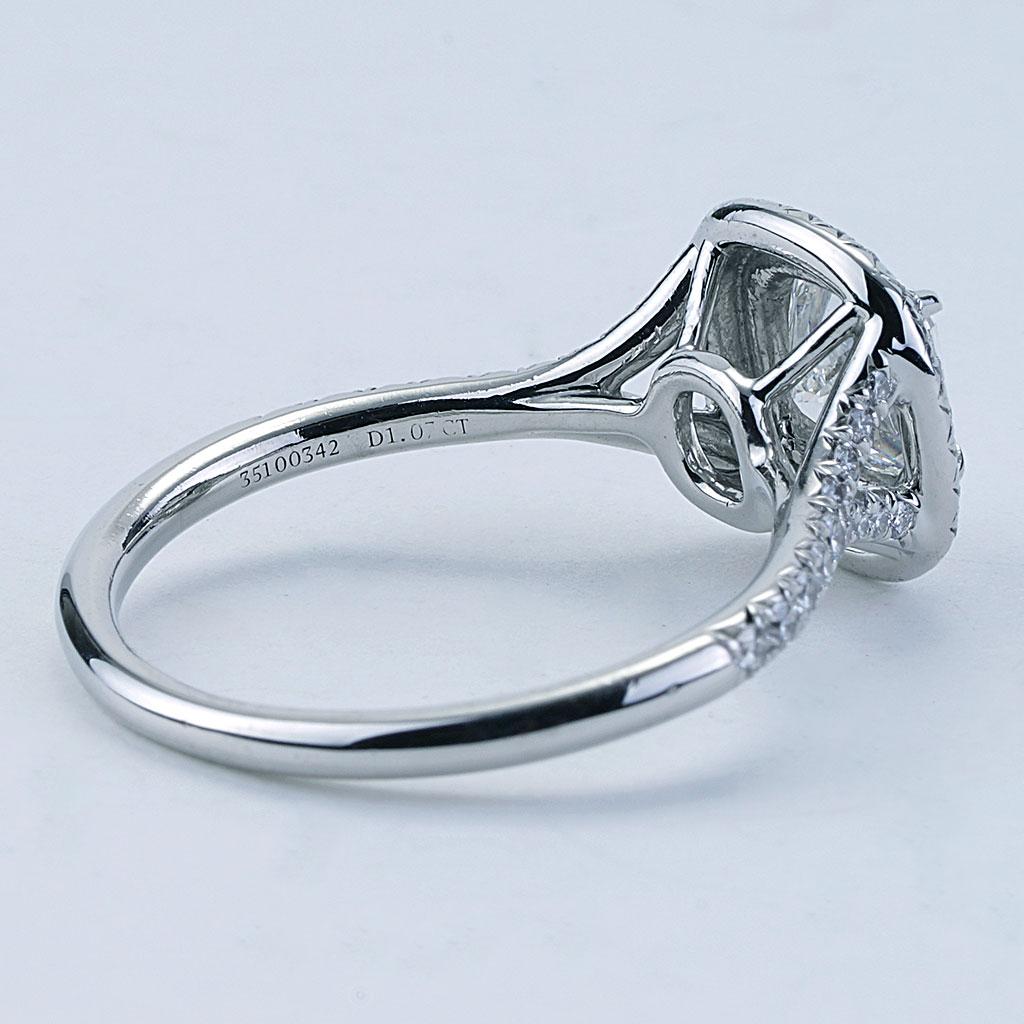 Taille coussin Tiffany & Co Soleste, bague de fiançailles halo centre de diamant coussin de 1,07 carat en vente