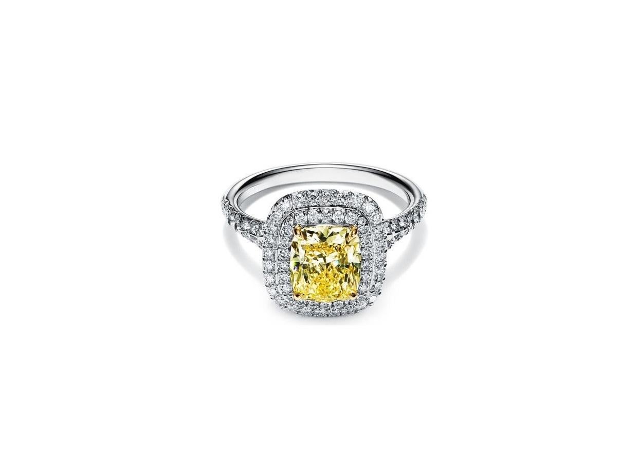 Contemporaneo Tiffany & Co. Anello di fidanzamento Soleste con diamante giallo vivo a cuscino da 1,24 carati in vendita