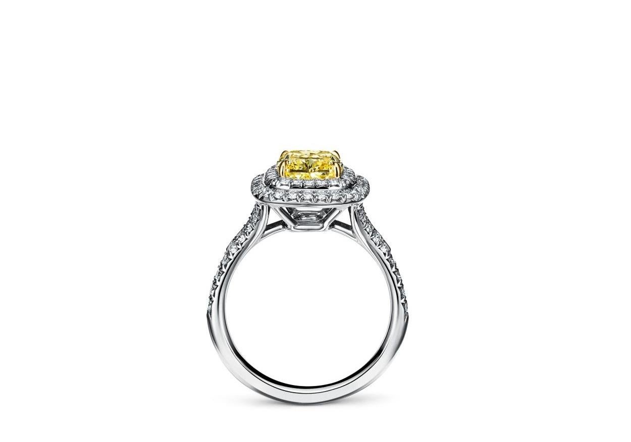 Taglio cuscino Tiffany & Co. Anello di fidanzamento Soleste con diamante giallo vivo a cuscino da 1,24 carati in vendita