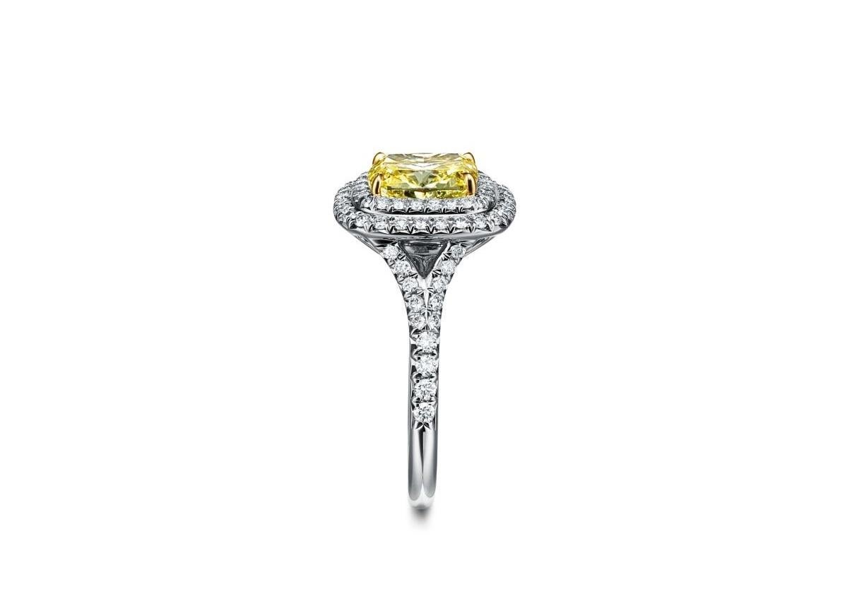 Tiffany & Co. Anello di fidanzamento Soleste con diamante giallo vivo a cuscino da 1,24 carati In condizioni ottime in vendita a New York, NY