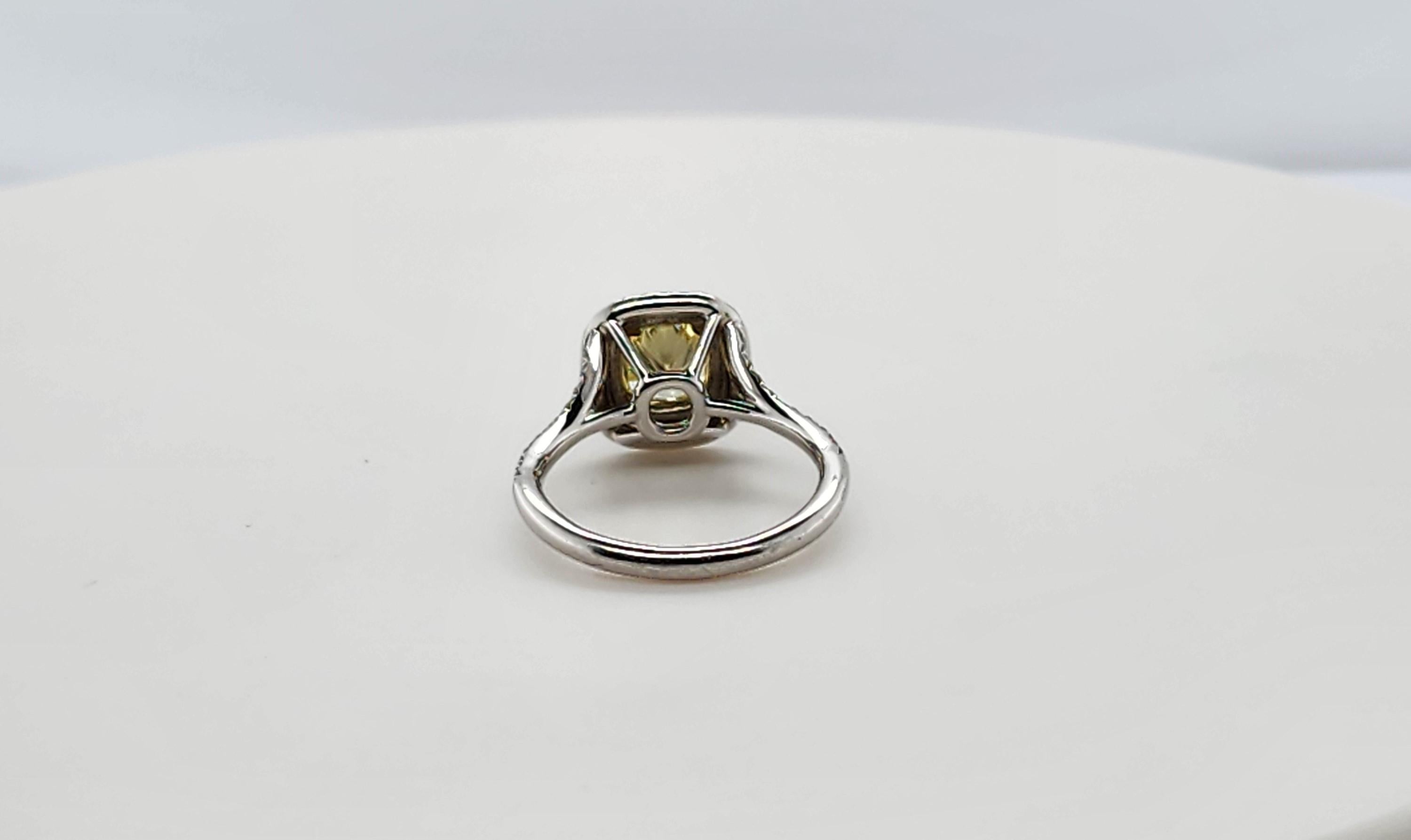 Tiffany & Co. Anello di fidanzamento Soleste con diamante giallo vivo a cuscino da 1,24 carati in vendita 3