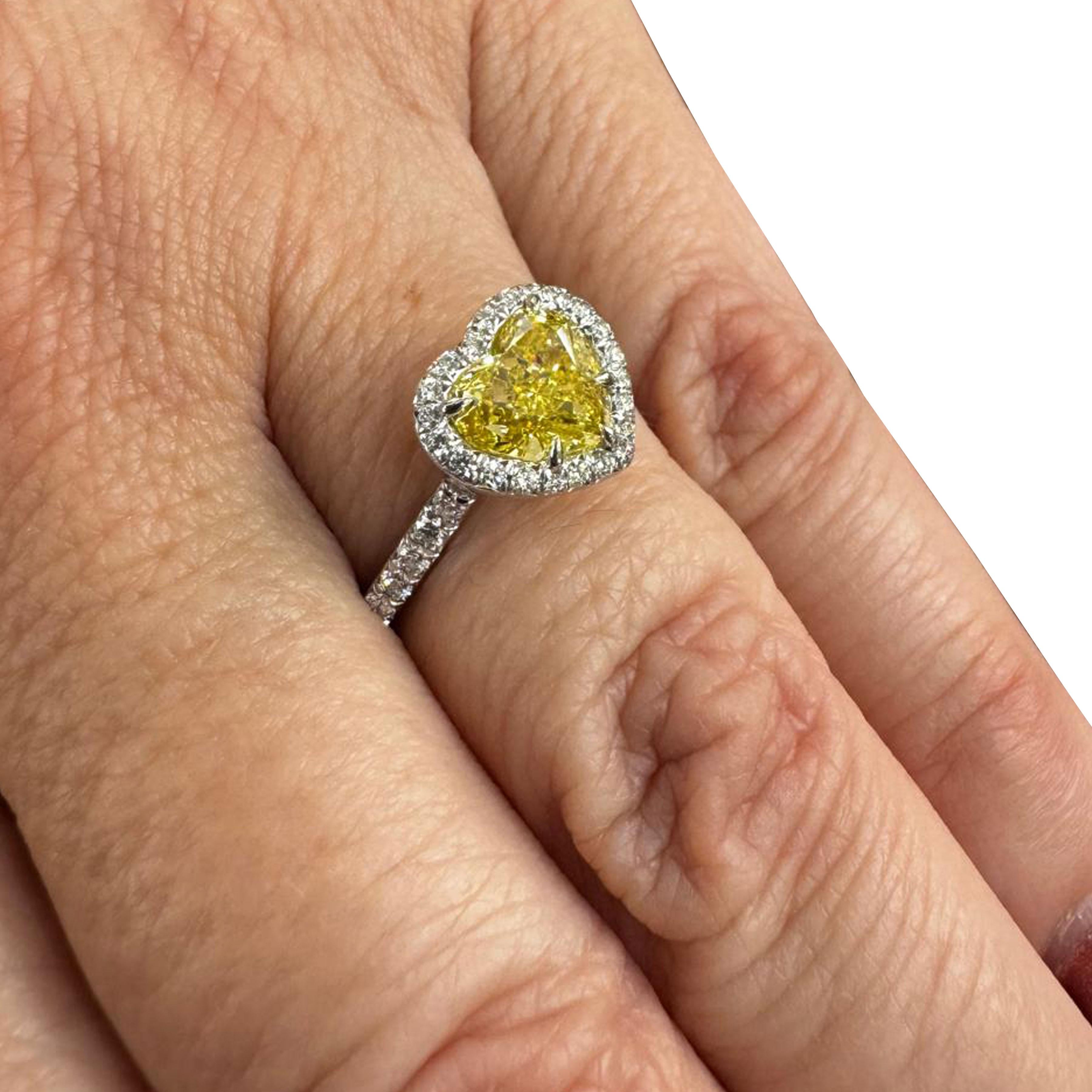 Cuore Tiffany & Co. Anello con diamante giallo intenso Soleste 1,66ct Fancy in vendita