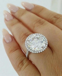 Tiffany & Co. Anello di fidanzamento aureolato con diamanti tondi e brillanti Soleste 8 carati