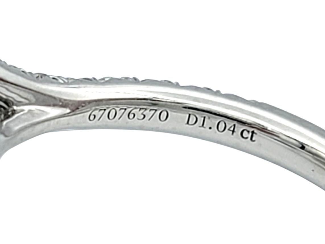 Tiffany & Co. Anello di fidanzamento in platino con doppio alone di diamanti taglio cuscino Soleste in vendita 1