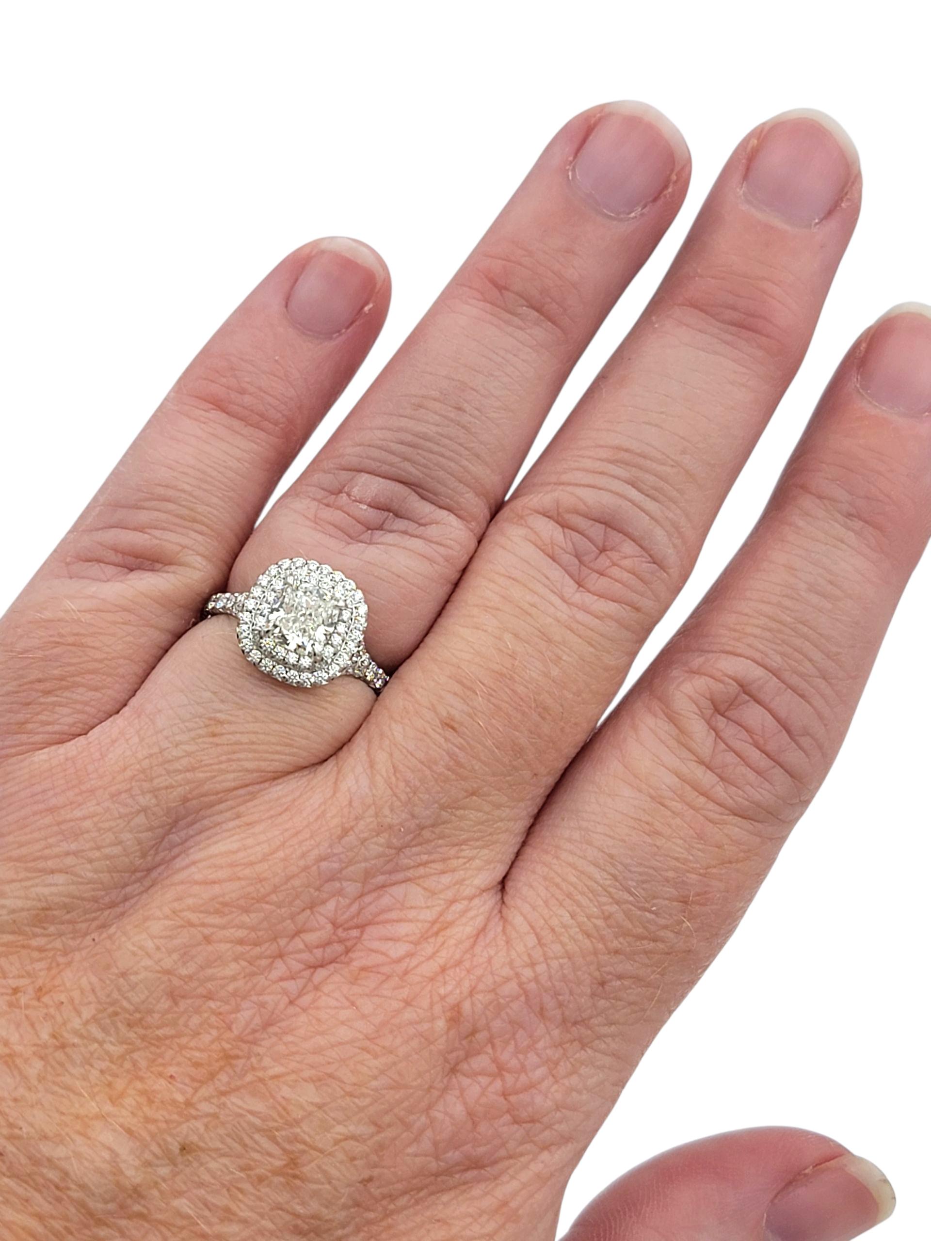 Tiffany & Co. Anello di fidanzamento in platino con doppio alone di diamanti taglio cuscino Soleste in vendita 2