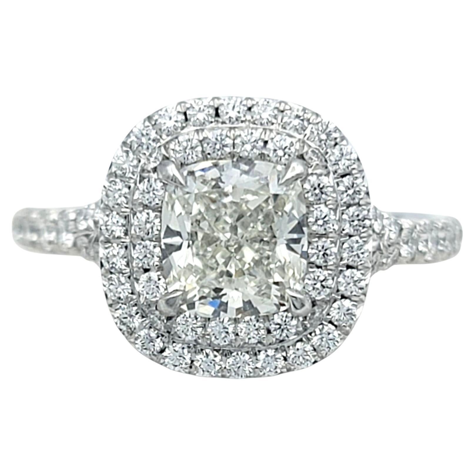 Tiffany & Co. Anello di fidanzamento in platino con doppio alone di diamanti taglio cuscino Soleste