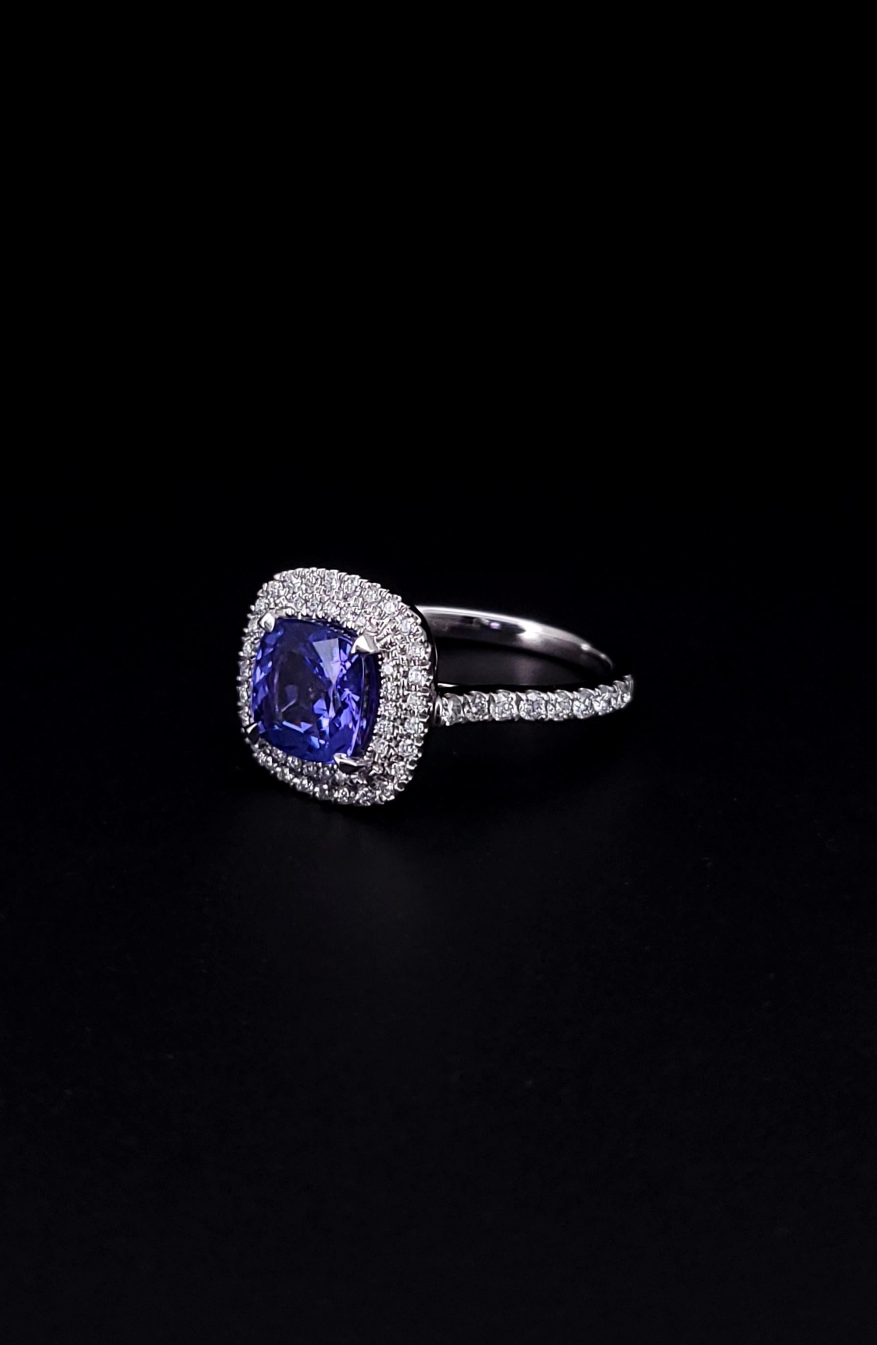 Tiffany & Co. Anello Soleste con tanzanite taglio cuscino e doppia fila di diamanti In condizioni ottime in vendita a New York, NY