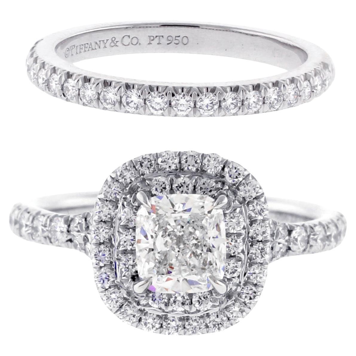 Tiffany & Co. Soleste Kissenschliff .64c Doppel Halo Verlobungsring mit Diamantband
