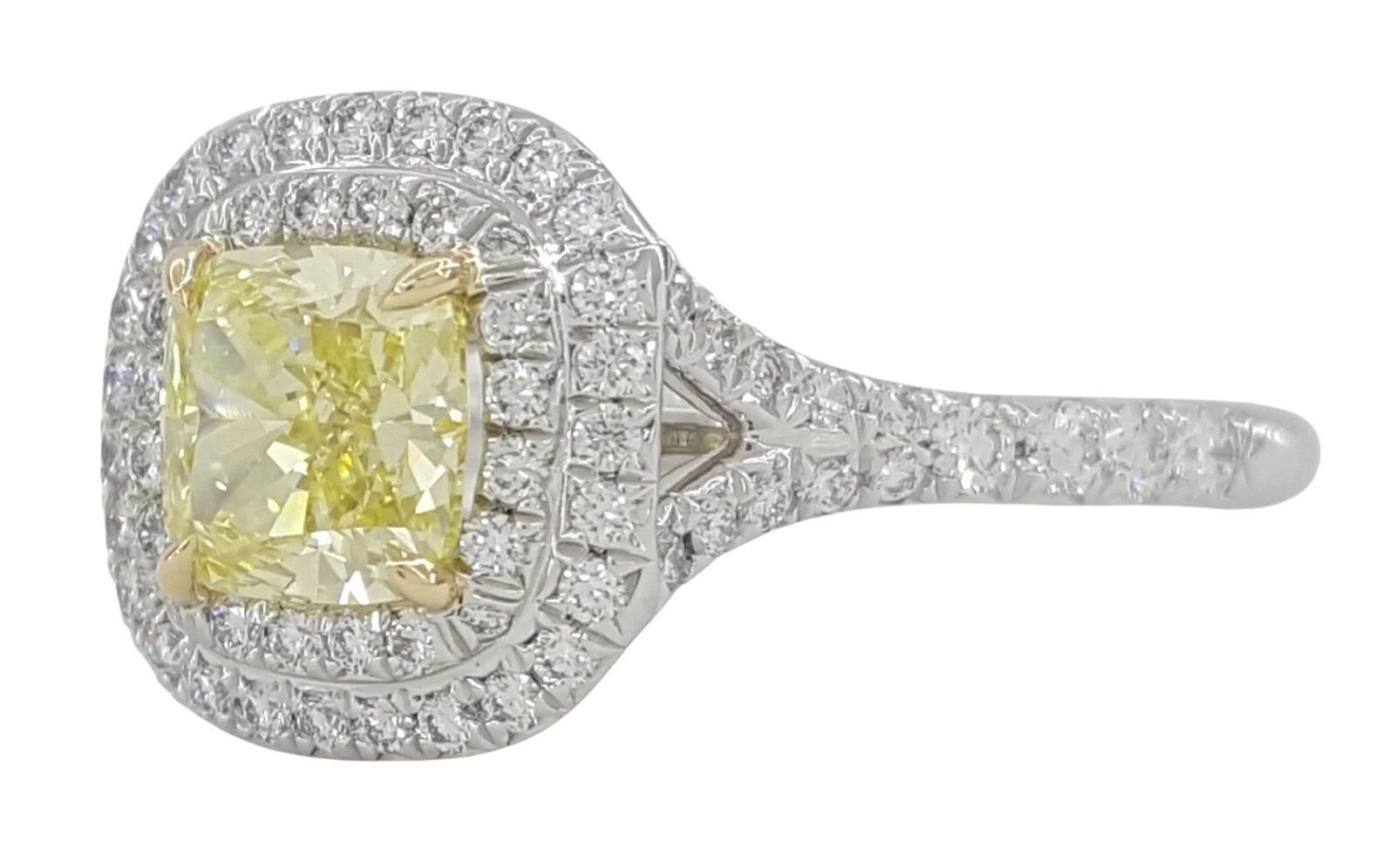 Contemporaneo Tiffany & Co. Anello con diamante giallo intenso Soleste Cushion Double Halo Fancy in vendita