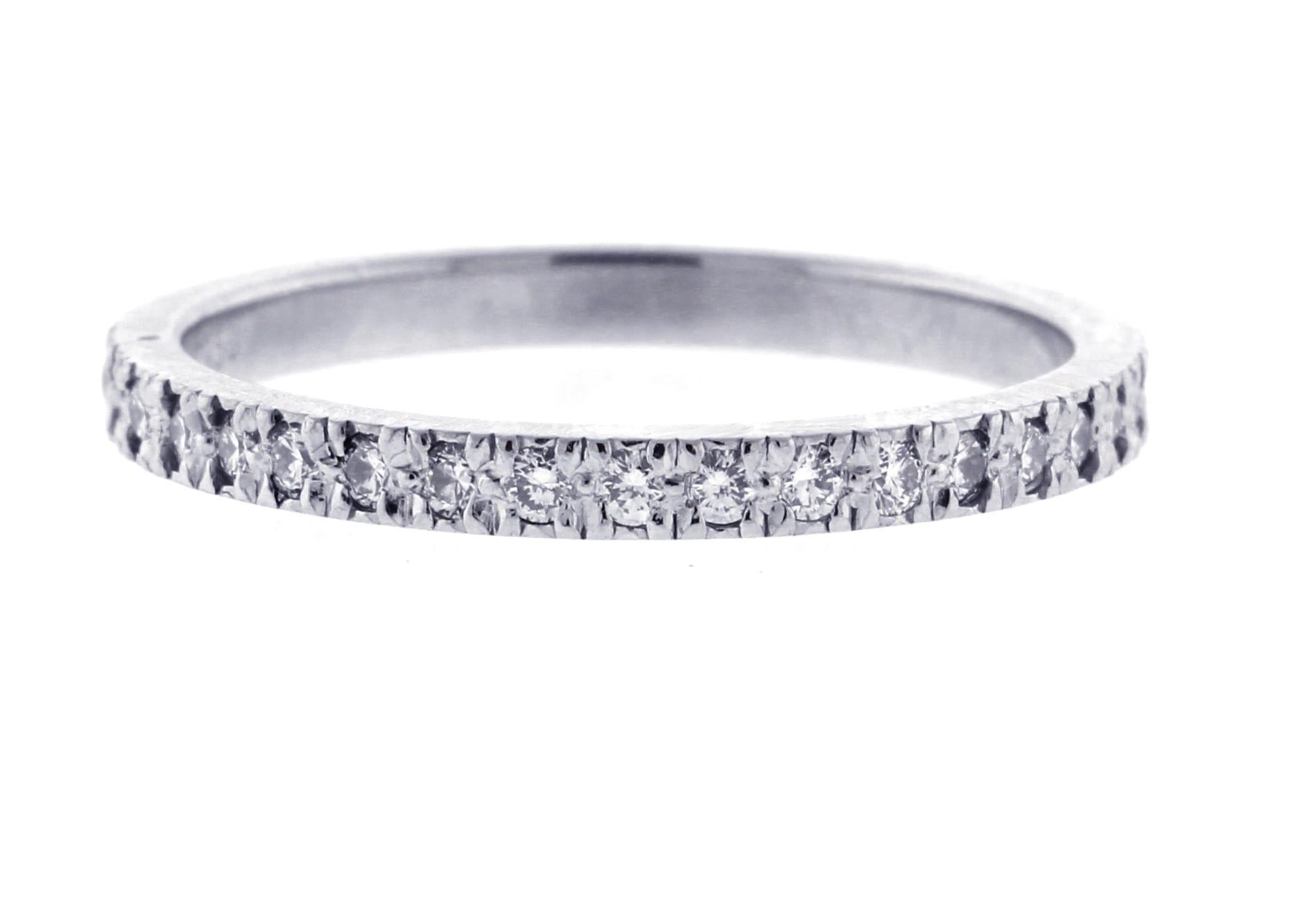 Tiffany & Co. Anillo Soleste con banda de diamantes en platino, talla 5½ Corte redondo en venta