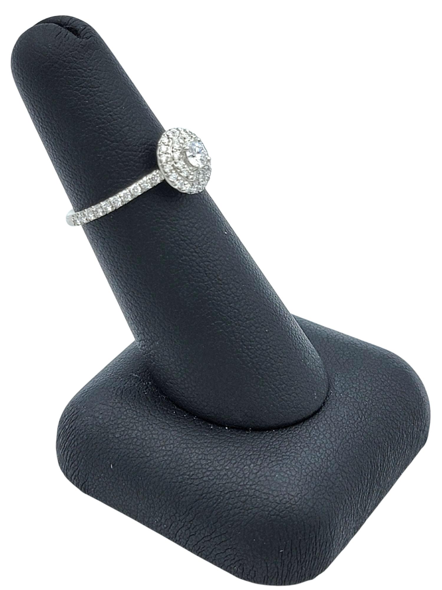 Tiffany & Co. Anillo de compromiso Soleste con doble halo de diamantes en platino pulido en venta 5