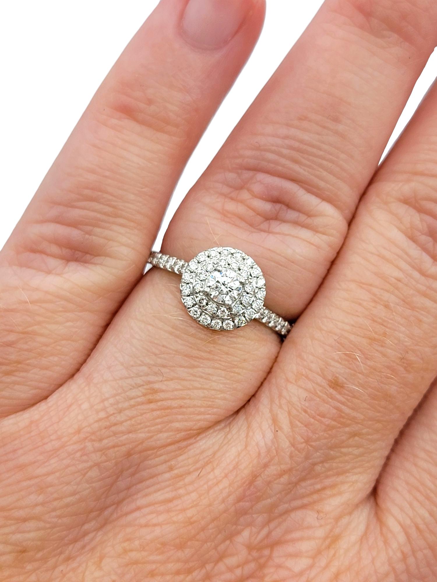Tiffany & Co. Anillo de compromiso Soleste con doble halo de diamantes en platino pulido en venta 3