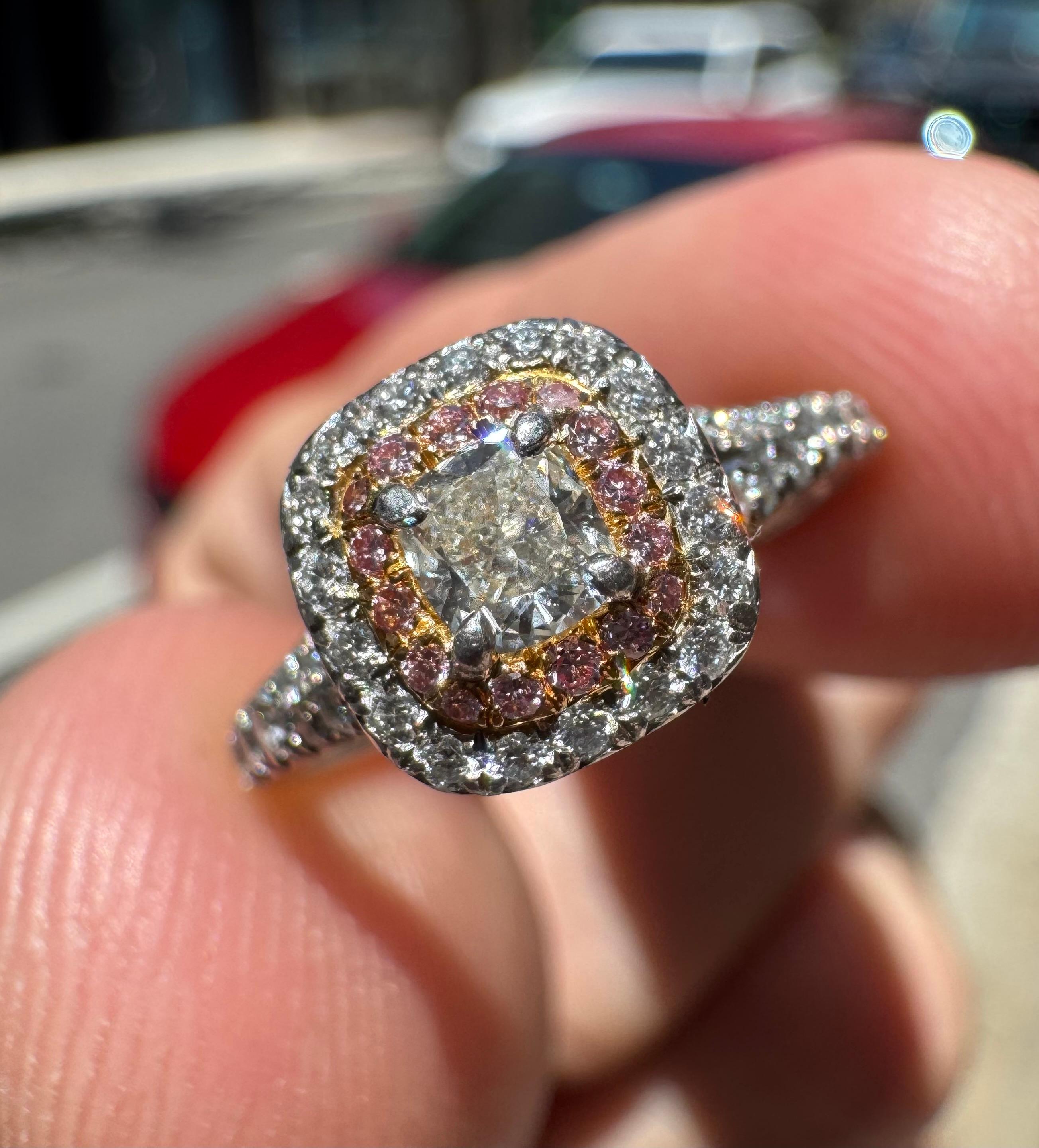 Taglio cuscino Tiffany & Co. Anello di fidanzamento con diamante Soleste con diamanti Pink Diamond in vendita