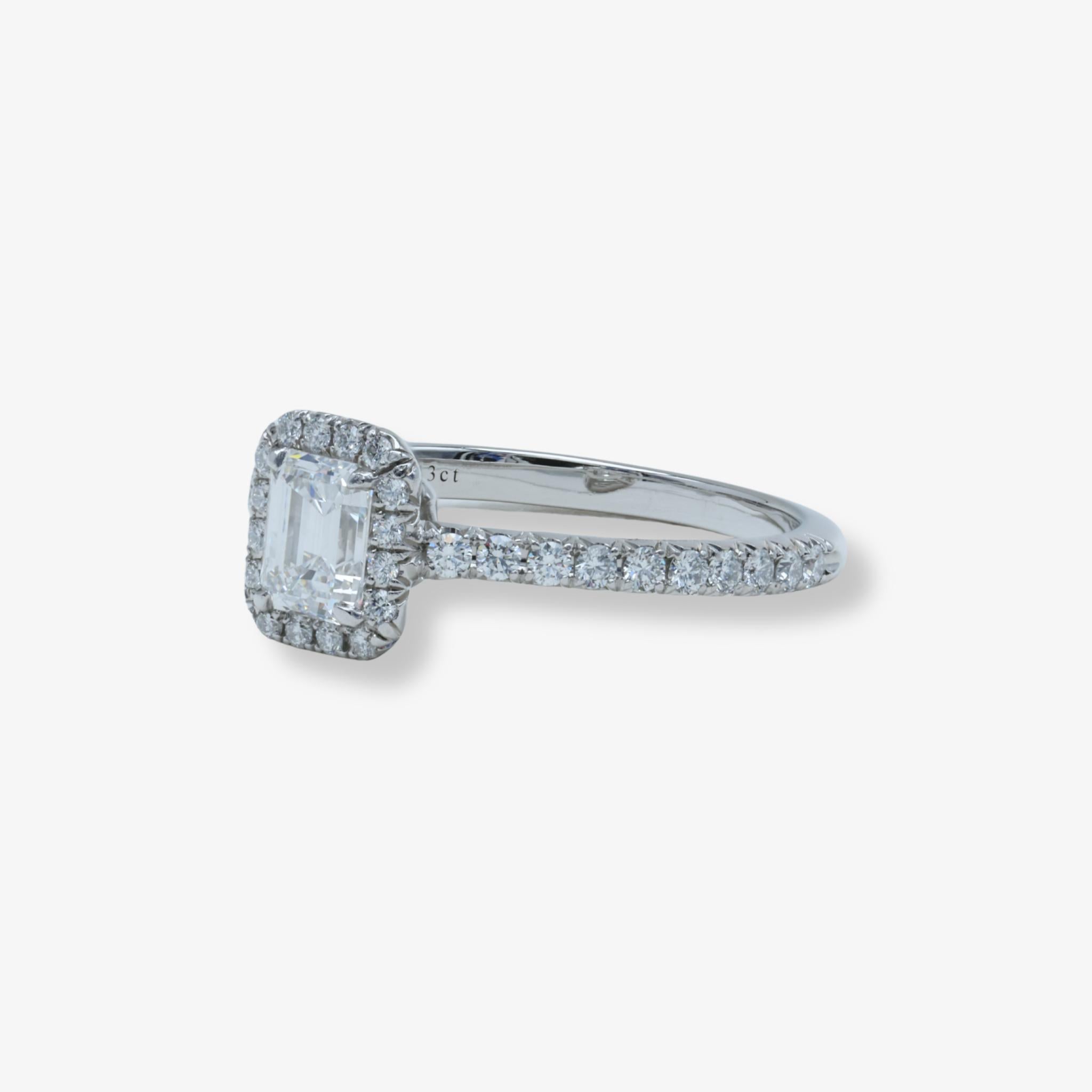 Moderne Tiffany & Co. Bague de fiançailles Soleste Emerald Cut Diamond Halo Platinum en vente