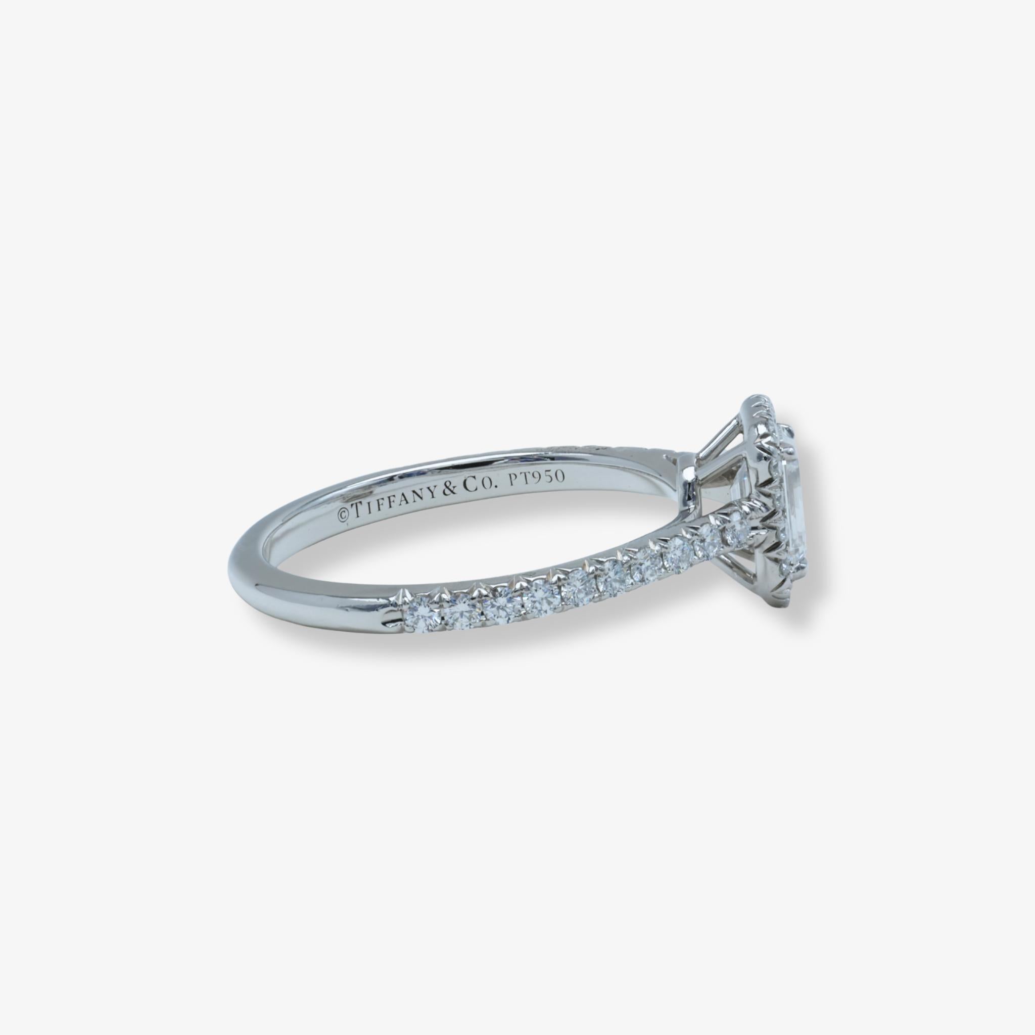 Tiffany & Co. Bague de fiançailles Soleste Emerald Cut Diamond Halo Platinum Excellent état - En vente à Tampa, FL