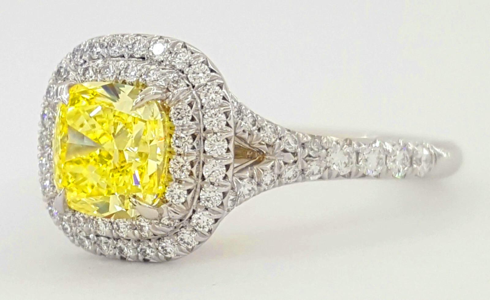 Contemporaneo Tiffany & Co. Anello di fidanzamento a doppio anello con diamante giallo intenso Soleste Fancy in vendita