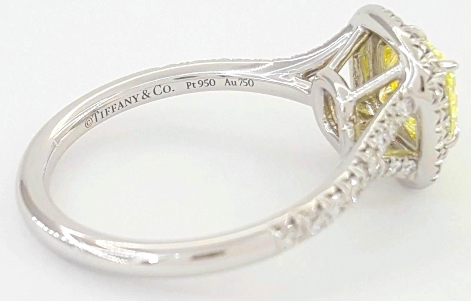 Taglio cuscino Tiffany & Co. Anello di fidanzamento a doppio anello con diamante giallo intenso Soleste Fancy in vendita