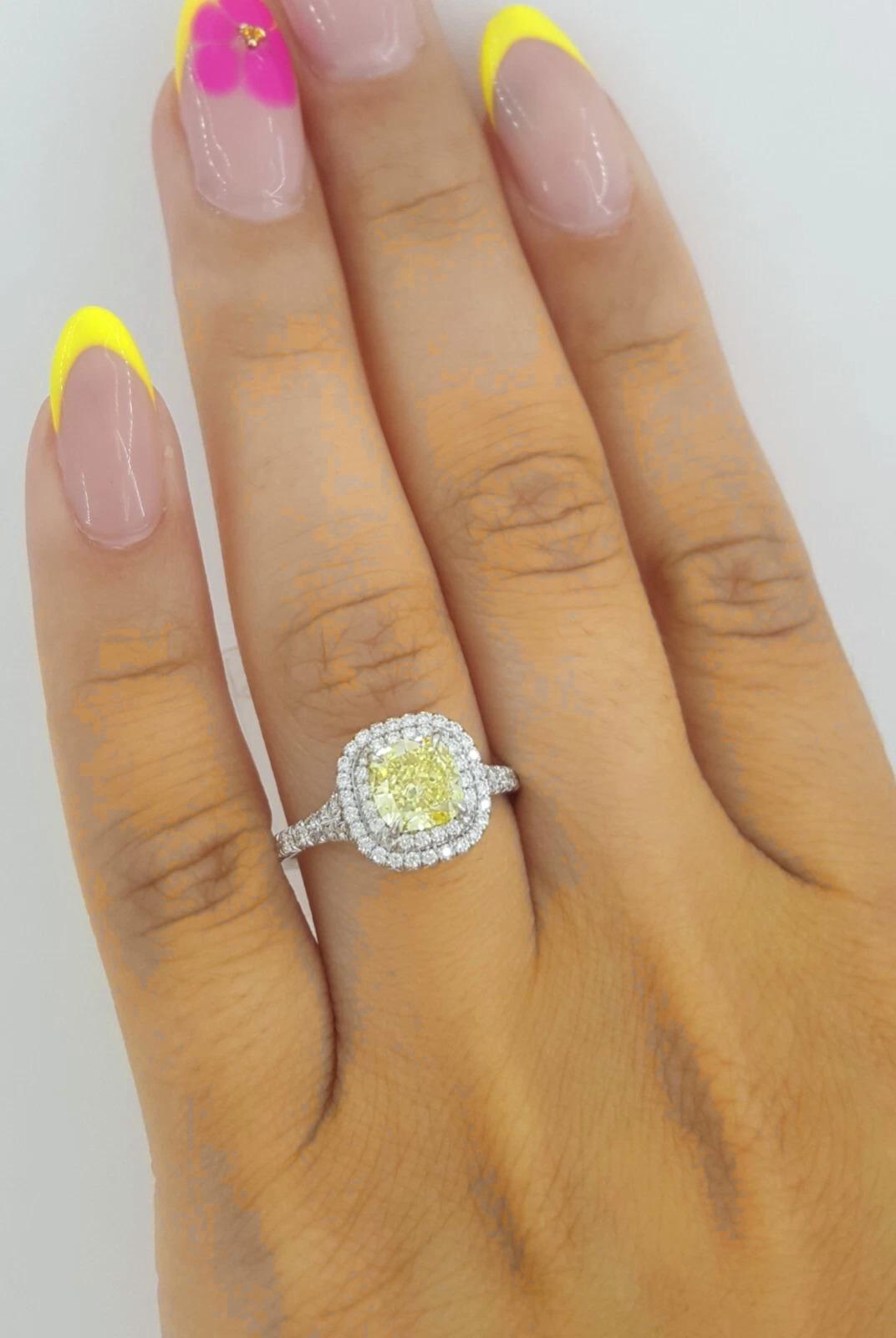 Tiffany & Co. Anello di fidanzamento a doppio anello con diamante giallo intenso Soleste Fancy in vendita 2