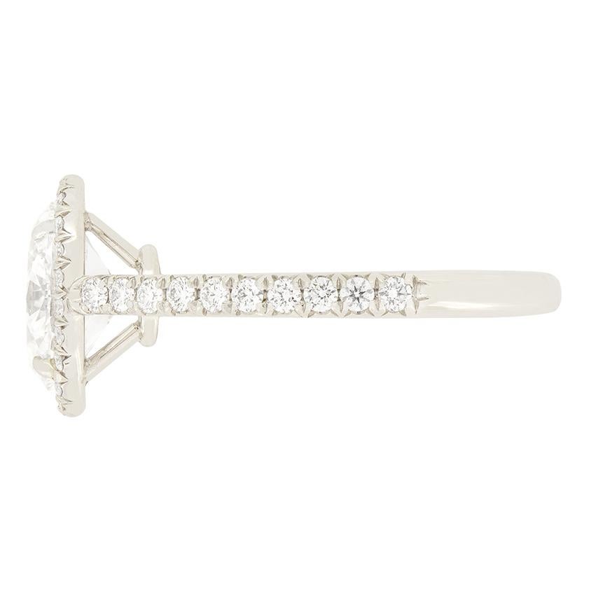 Tiffany & Co Soleste Oval 1,14 Karat Diamant Halo-Ring mit Halo-Ring im Zustand „Gut“ im Angebot in London, GB