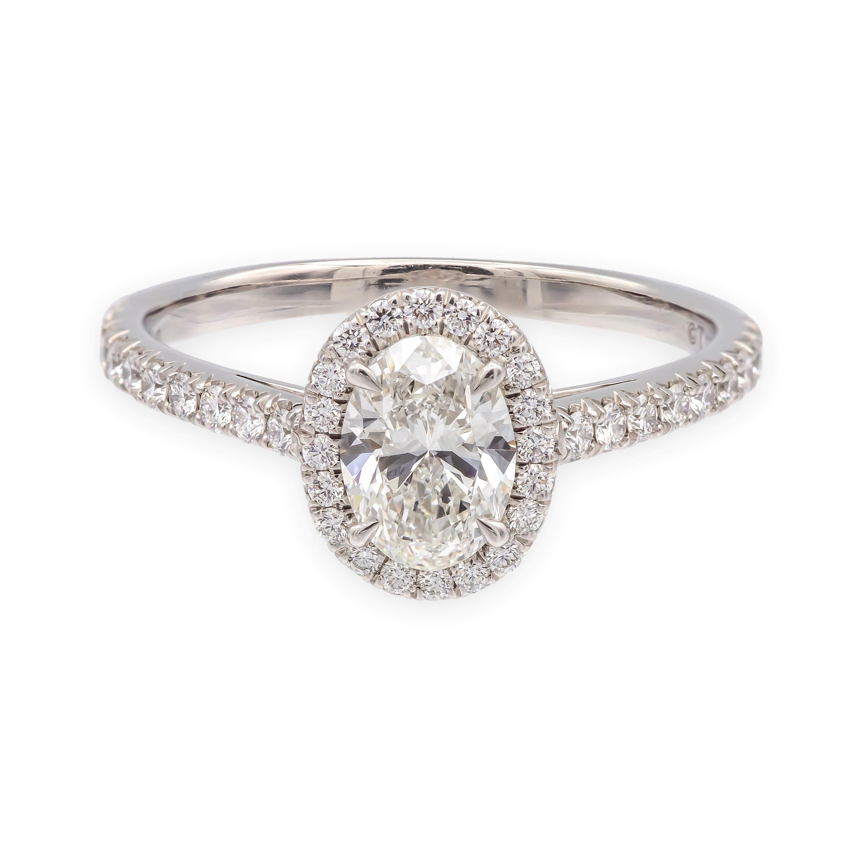 Tiffany & Co. Anello di fidanzamento con diamante ovale Soleste da 0,88 carati totali, platino H. H. VVS2