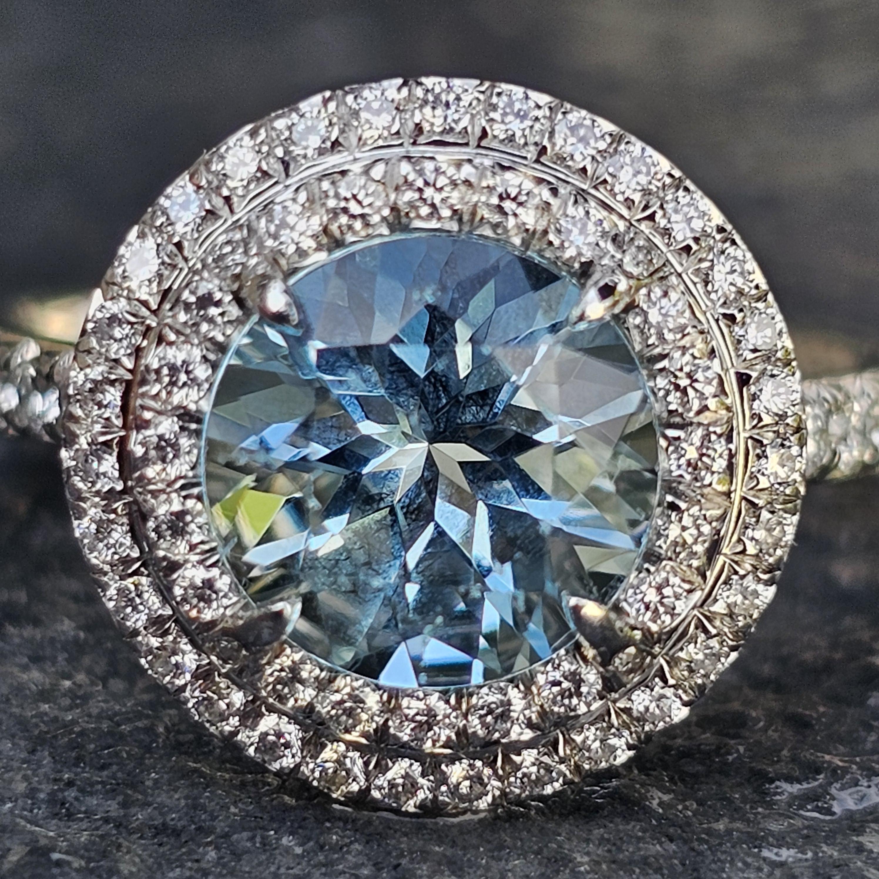 Taille ronde Tiffany & Co. Bague Soleste en platine avec aigue-marine ronde de 8 mm de diamètre sz 6 en vente