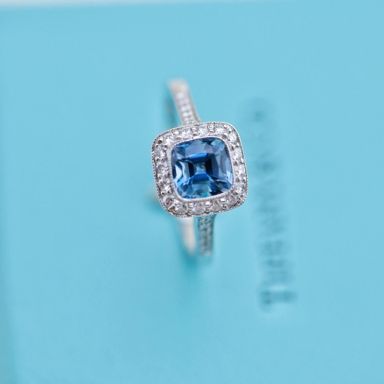 Tiffany & Co. Soleste Platin Aquamarin und Diamant Ring Größe 51 (Brillantschliff) im Angebot