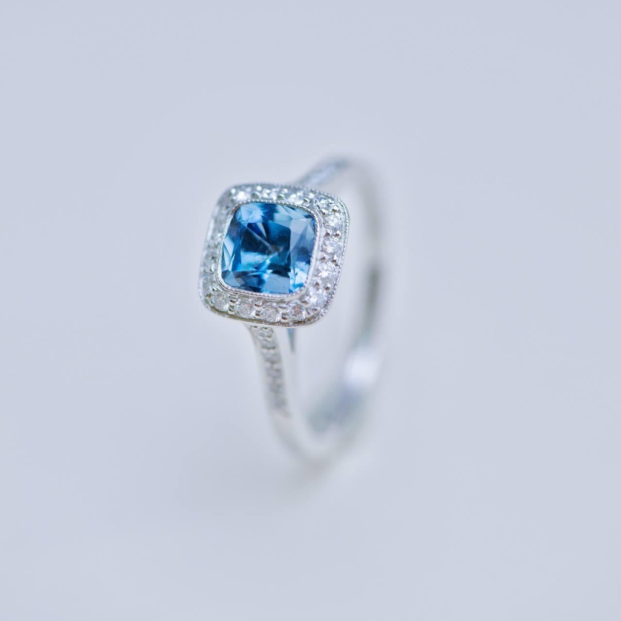 Tiffany & Co. Soleste Platin Aquamarin und Diamant Ring Größe 51 im Angebot 1