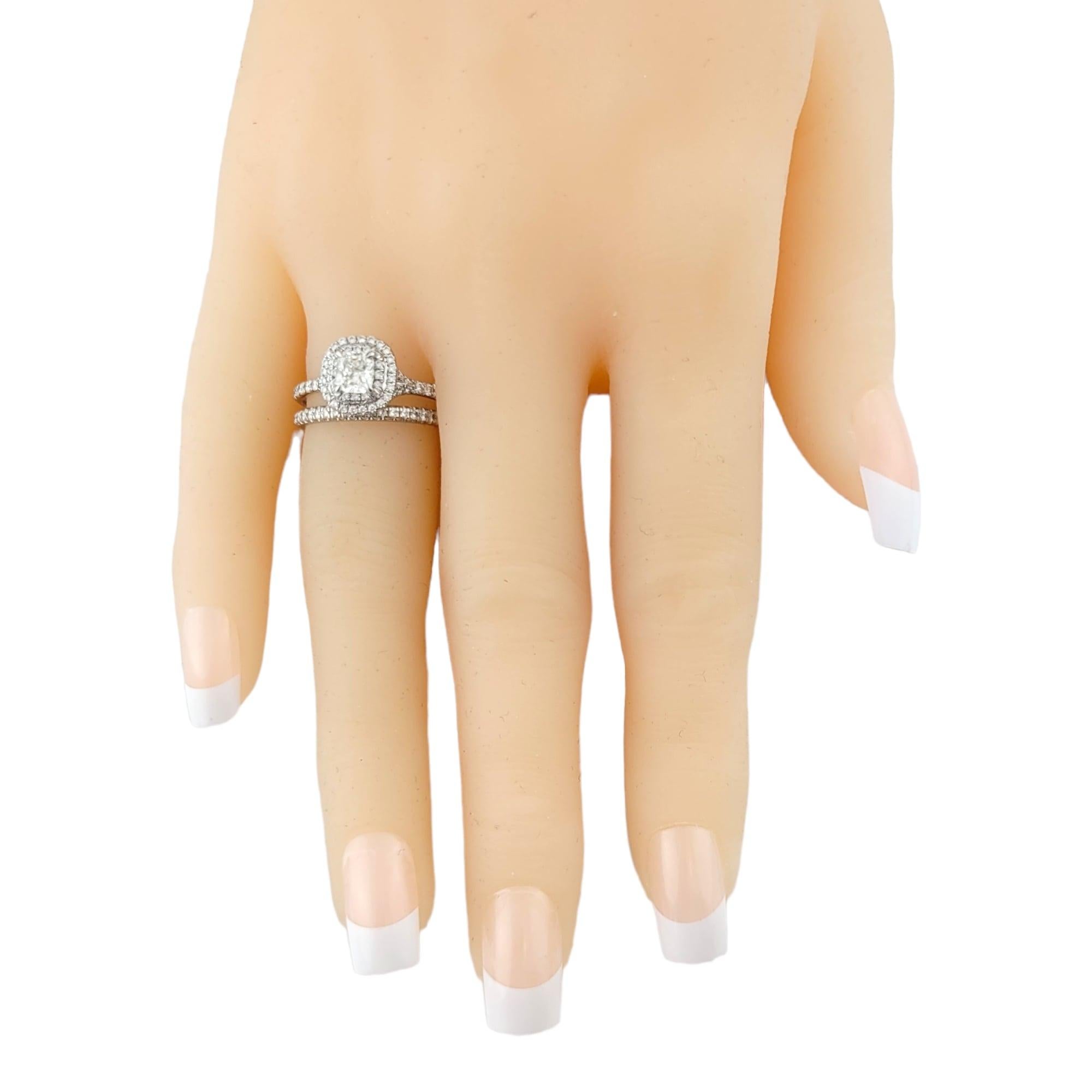 Tiffany & Co. Soleste, bague de fiançailles double halo de diamants taille coussin en platine 4