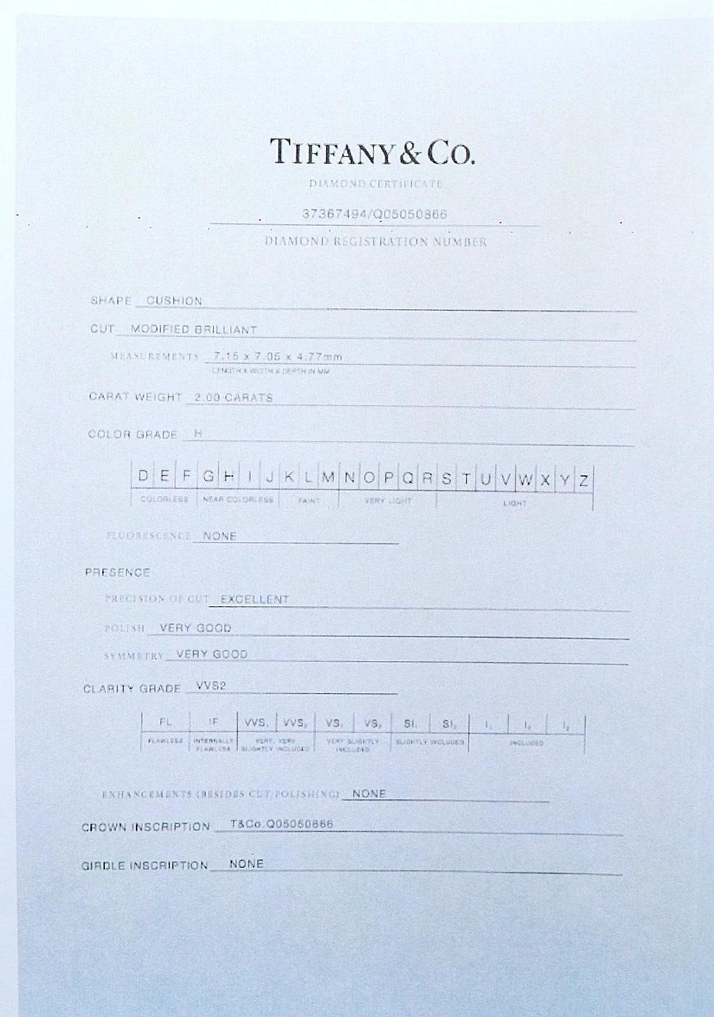 Tiffany & Co. Anello di fidanzamento Soleste in platino con diamante a cuscino e doppia aureola in vendita 2