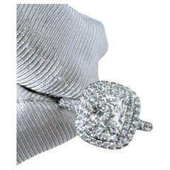 Tiffany & Co. Anillo Soleste de platino con diamante de talla cojín