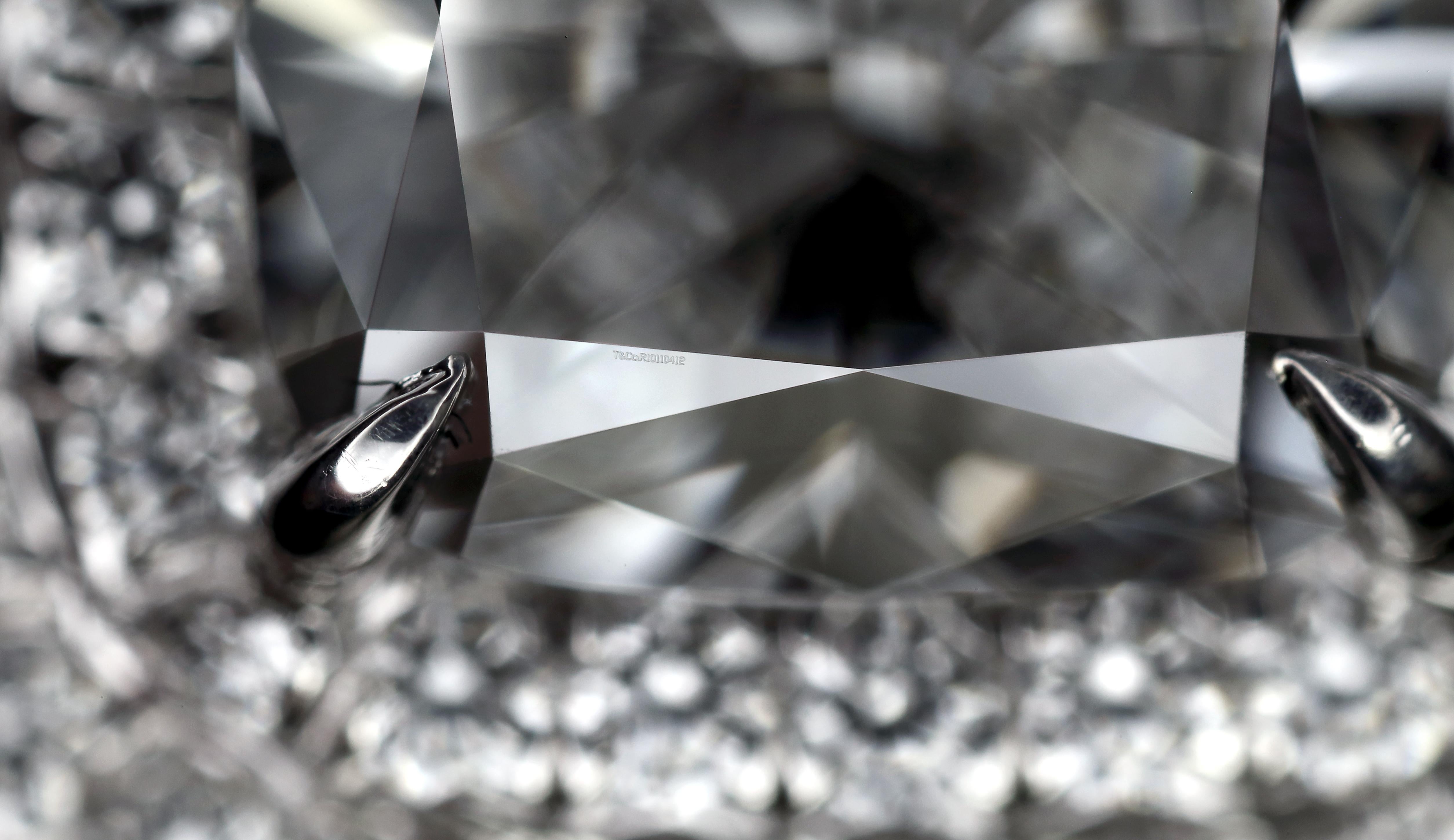 Tiffany & Co. Soleste Platinum Diamond Engagement Ring 1.40Cts Ttl. FVVS2 w/Rece 2