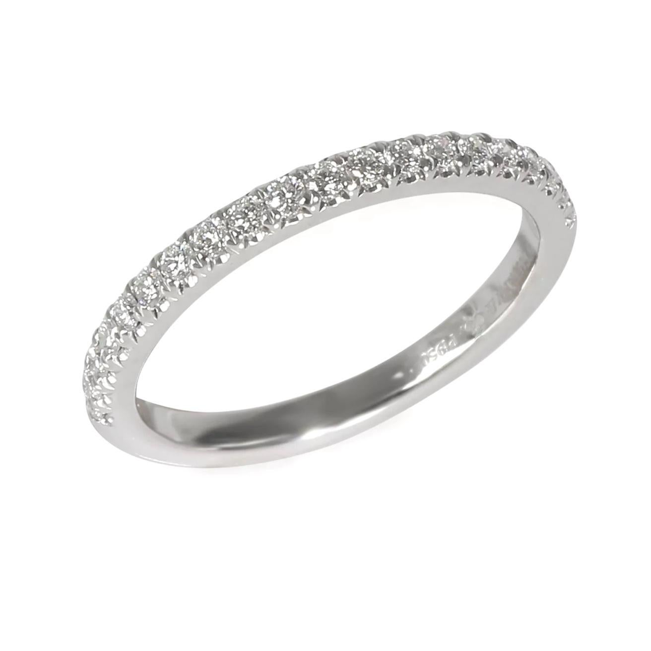 TIFFANY & Co. Bague Soleste en platine avec demi-cercle de diamants, taille 4.5

Métal : Platine
Taille : 4.5
Largeur de la bande : 2mm
Diamant : diamants ronds de taille brillant, poids total en carats de 17.
Poinçon : ©TIFFANY&Co. Pt950
Condit :