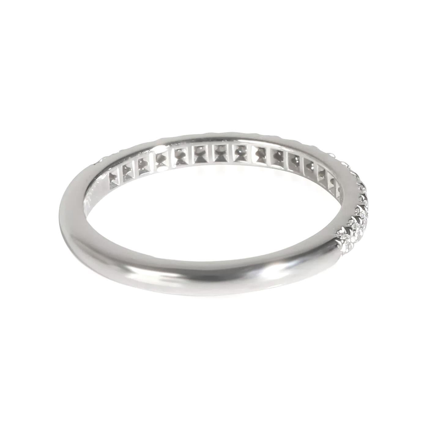 TIFFANY & Co. Bague Soleste en platine avec demi-cercle de diamants, taille 4.5 Excellent état - En vente à Los Angeles, CA