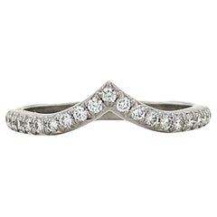 Tiffany & Co. Anello Soleste a V in platino con diamante bianco rotondo MSRP $2550
