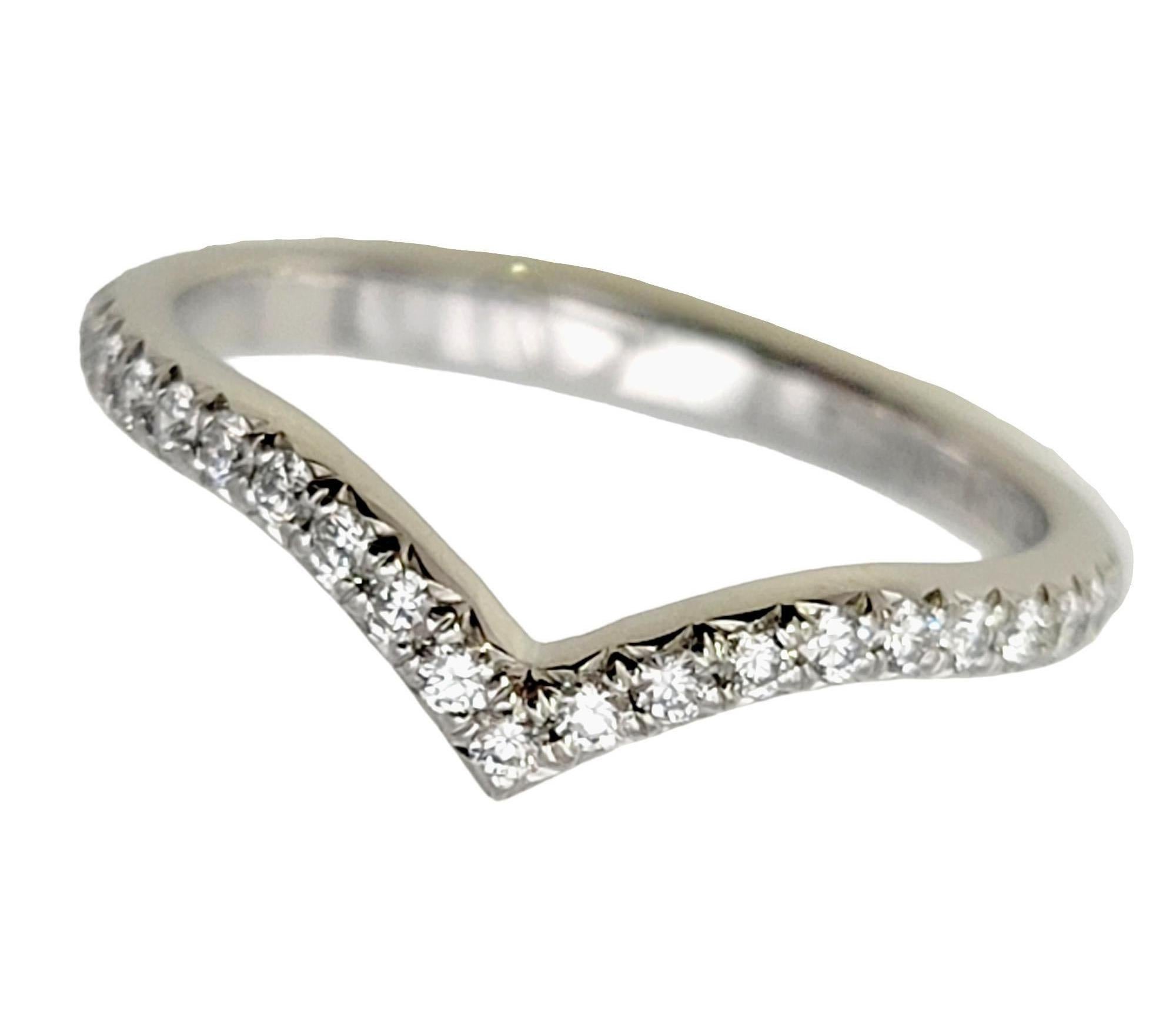 Contemporain Tiffany & Co. Soleste, bague d'éternité semi-éternité en platine poli avec diamants « v » en vente
