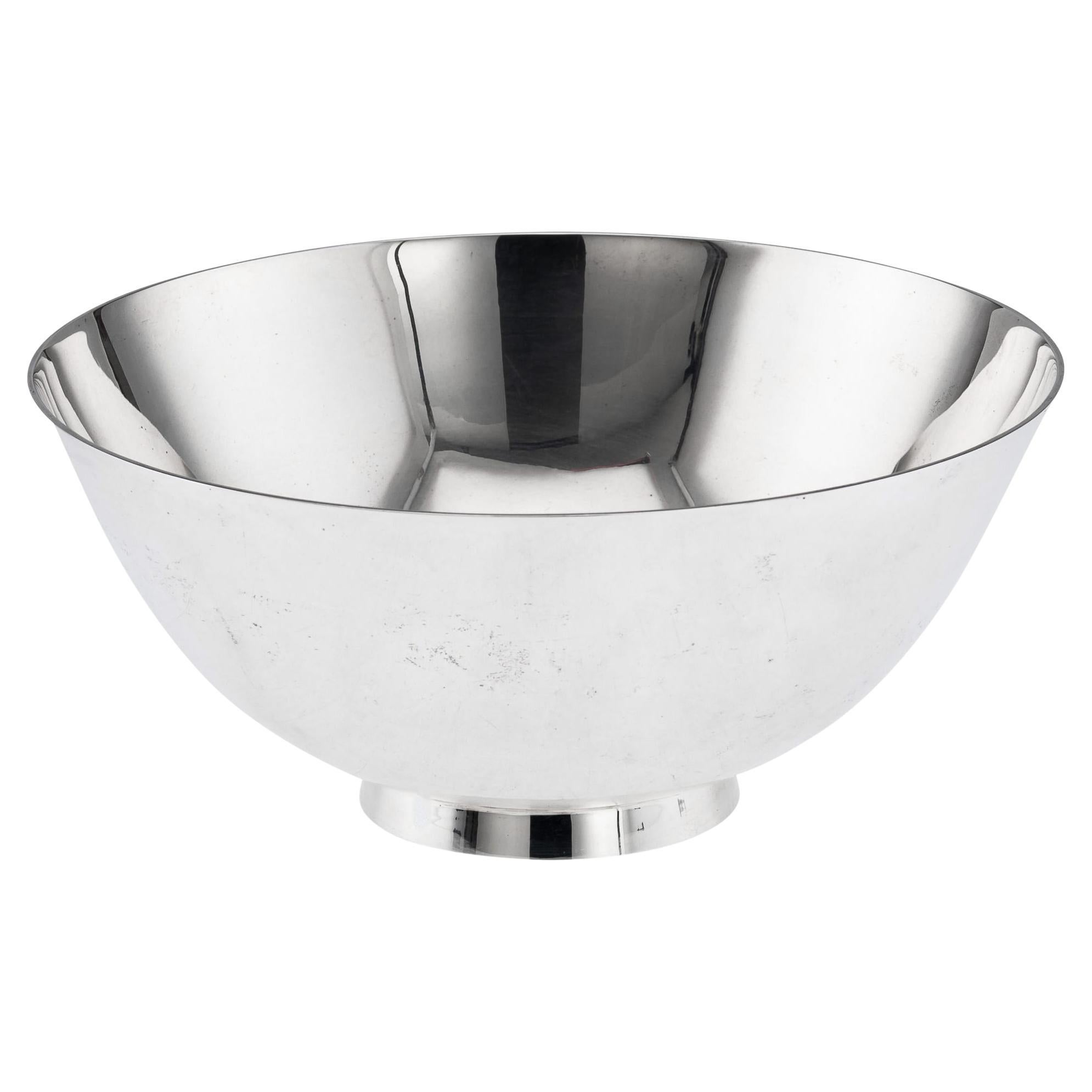 Tiffany 
Co. Solid Silver Fruit Bowl, American, Early 20th Century For Sale