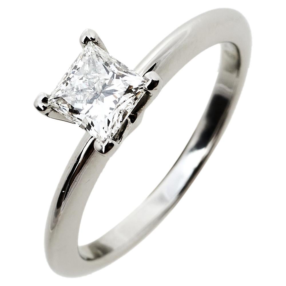 Tiffany & Co. Solitaire 0.53 ct Diamond Platinum Engagement Ring Size 50 In Good Condition In Dubai, Al Qouz 2