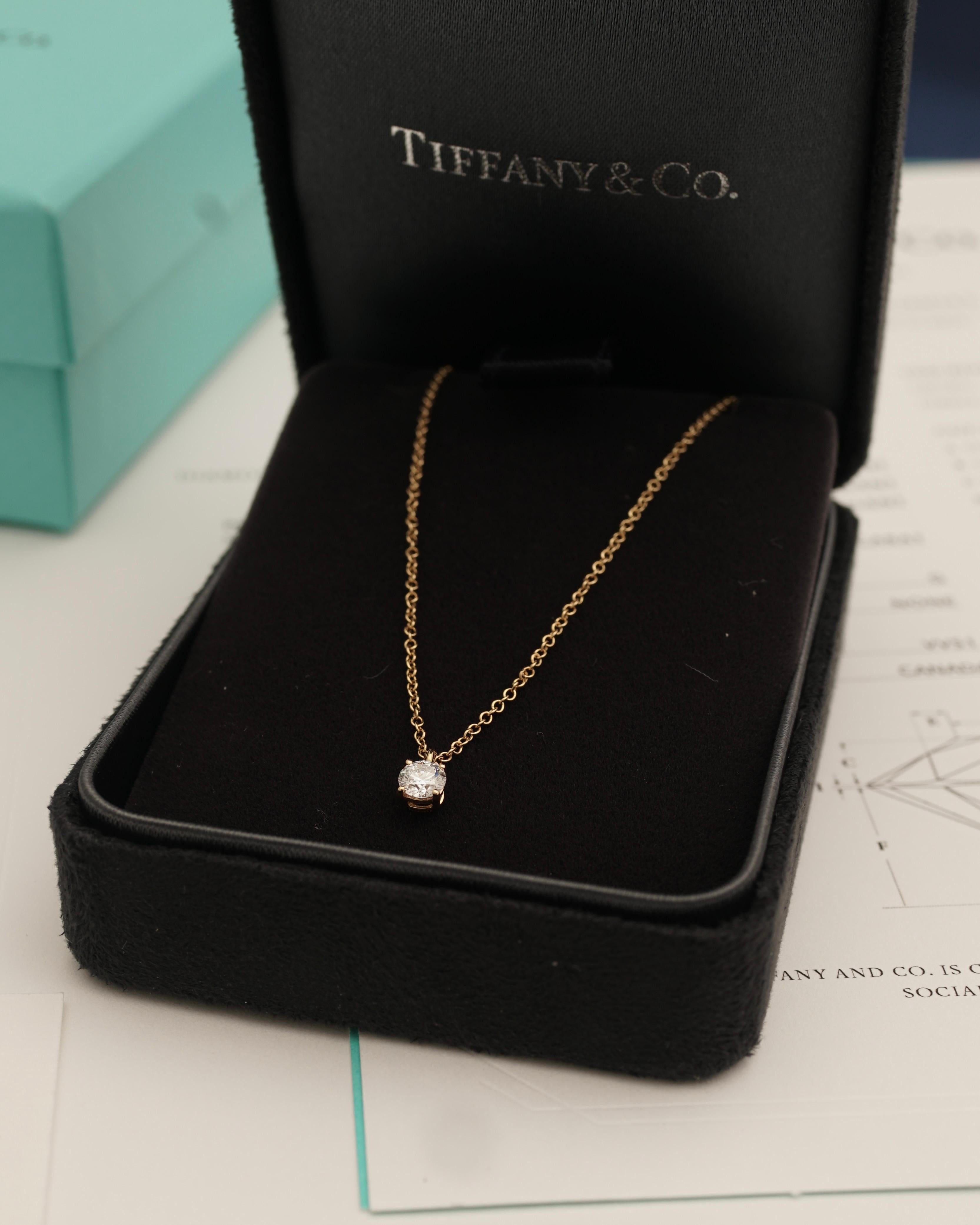 Tiffany & Co, Solitaire 18K Ping Gold 0.22 Carat G/VVS1 Diamond Necklace (Zeitgenössisch) im Angebot