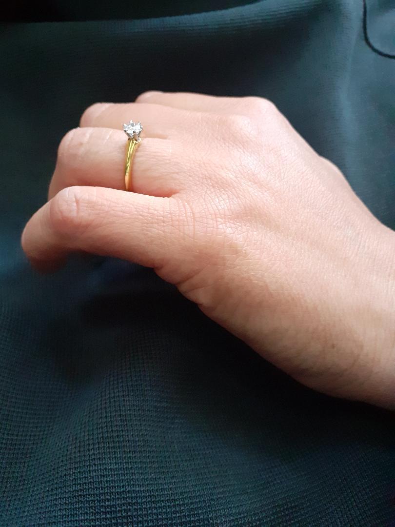 Tiffany & Co. Bague de fiançailles solitaire en or jaune 18 carats avec diamant 0,42 carat Pour femmes en vente