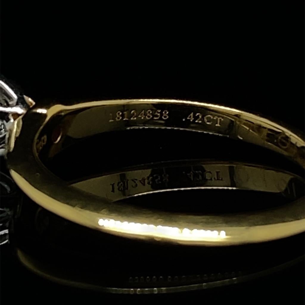 Tiffany & Co. Bague de fiançailles solitaire en or jaune 18 carats avec diamant 0,42 carat en vente 1