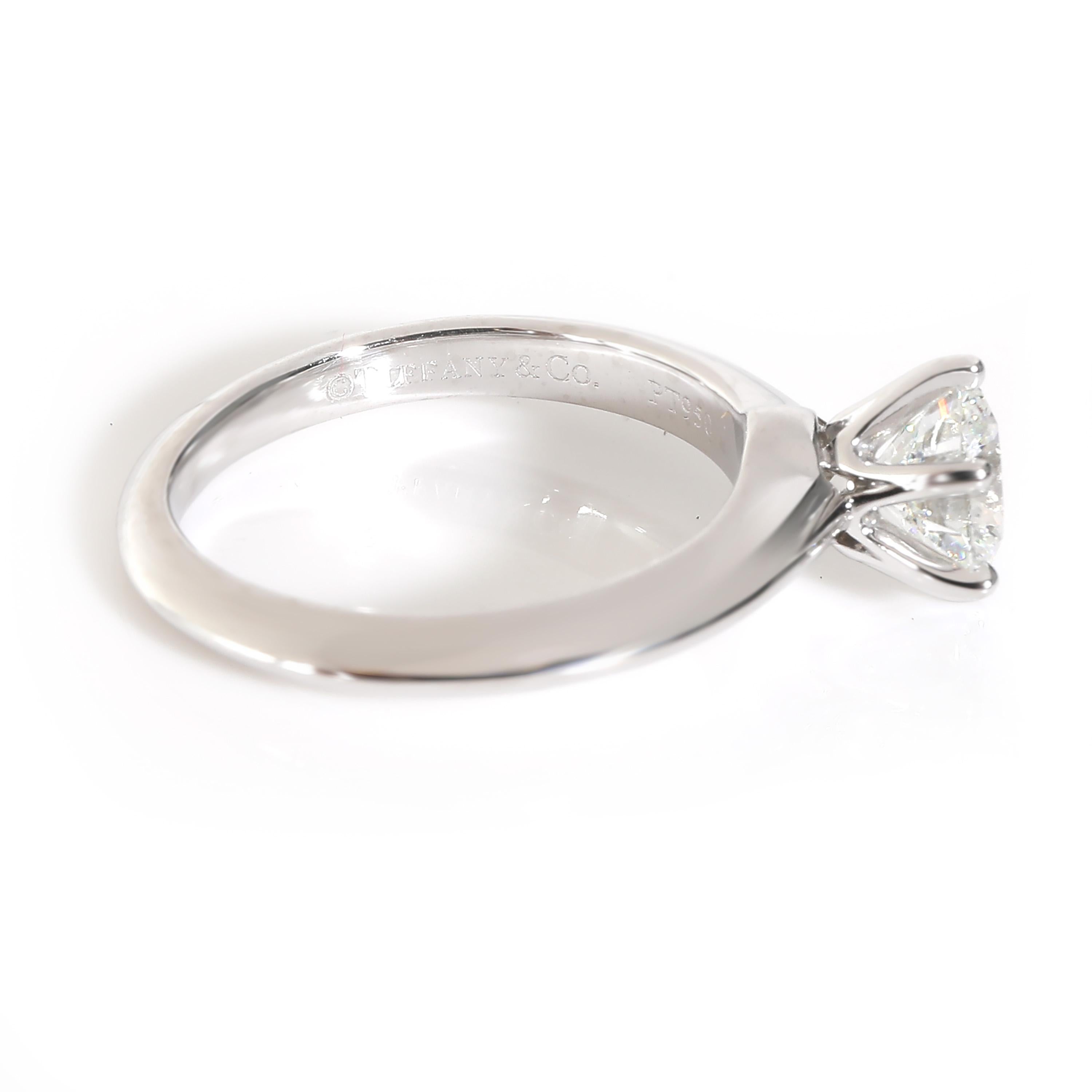 Tiffany & Co. Solitaire Diamond Engagement Ring in Platinum F VS1 0.9 CTW In Excellent Condition For Sale In New York, NY