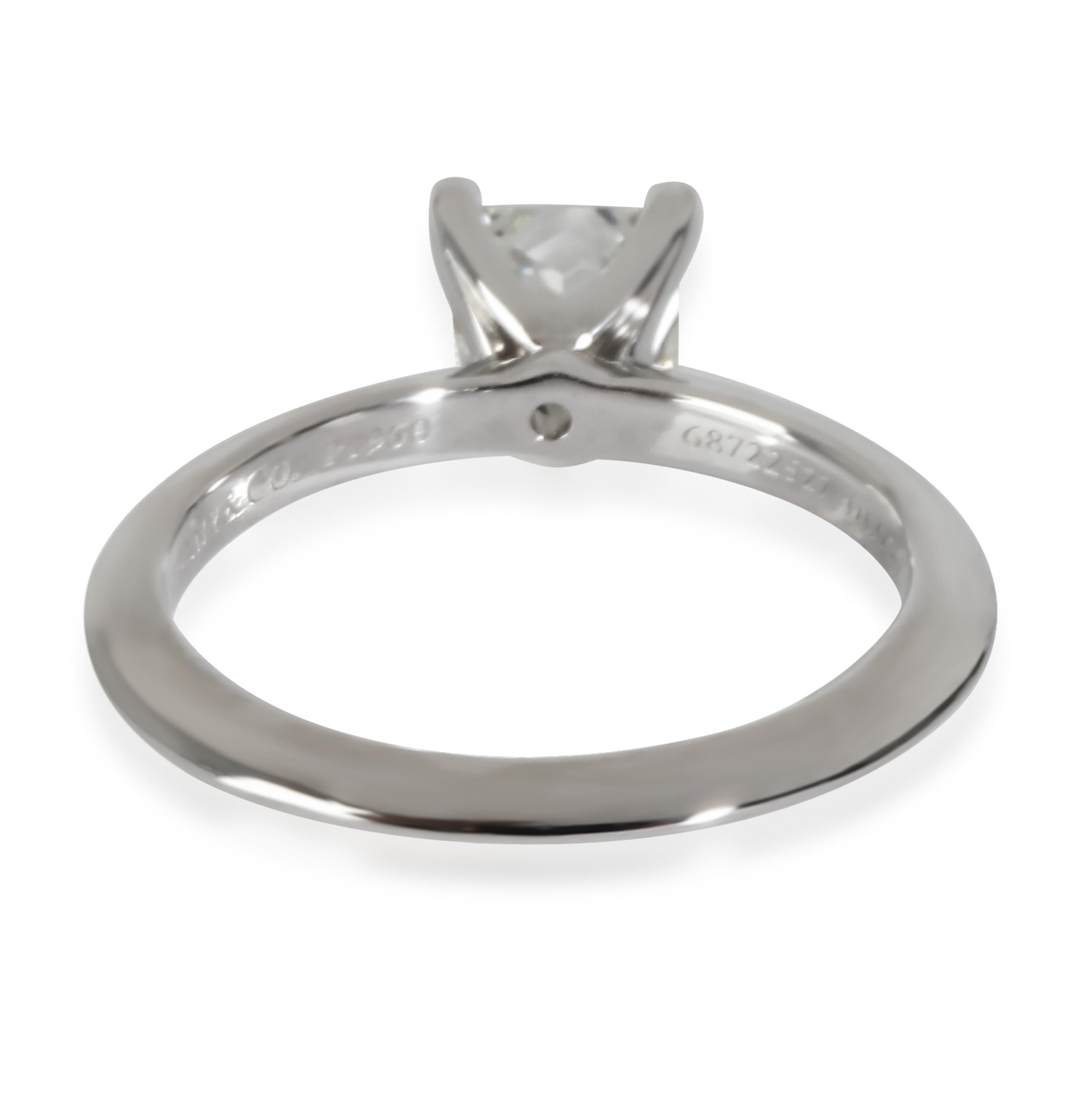 Tiffany & Co. Anillo de compromiso de diamantes solitario en  Platino I VVS2 1,05 CTW

DETALLES PRINCIPALES
CÓDIGO SKU: 135126
Título del listado: Tiffany & Co. Anillo de compromiso de diamantes solitario en  Platino I VVS2 1,05 CTW
Descripción del