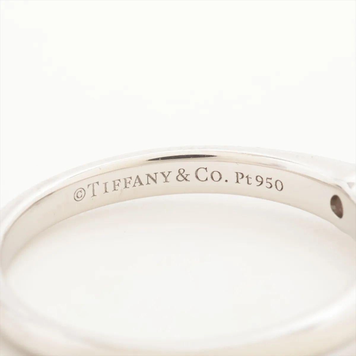 Tiffany & Co. Solitaire Diamond Ring Platinum In Good Condition For Sale In Humacao, PR