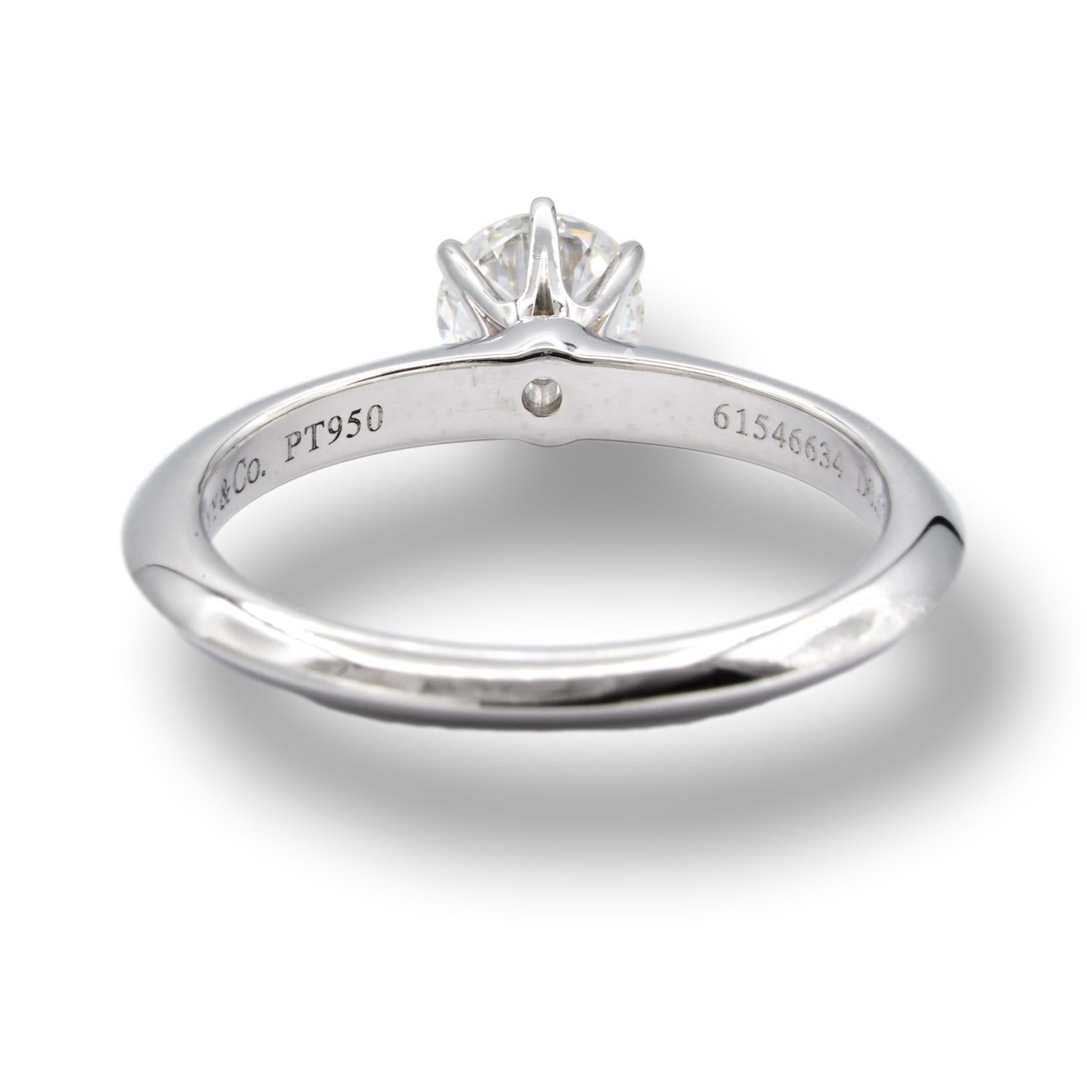 Tiffany & Co. Solitär Verlobungsring .53 Ct HVVS1 in Platin Ausgezeichneter Schliff (Rundschliff)