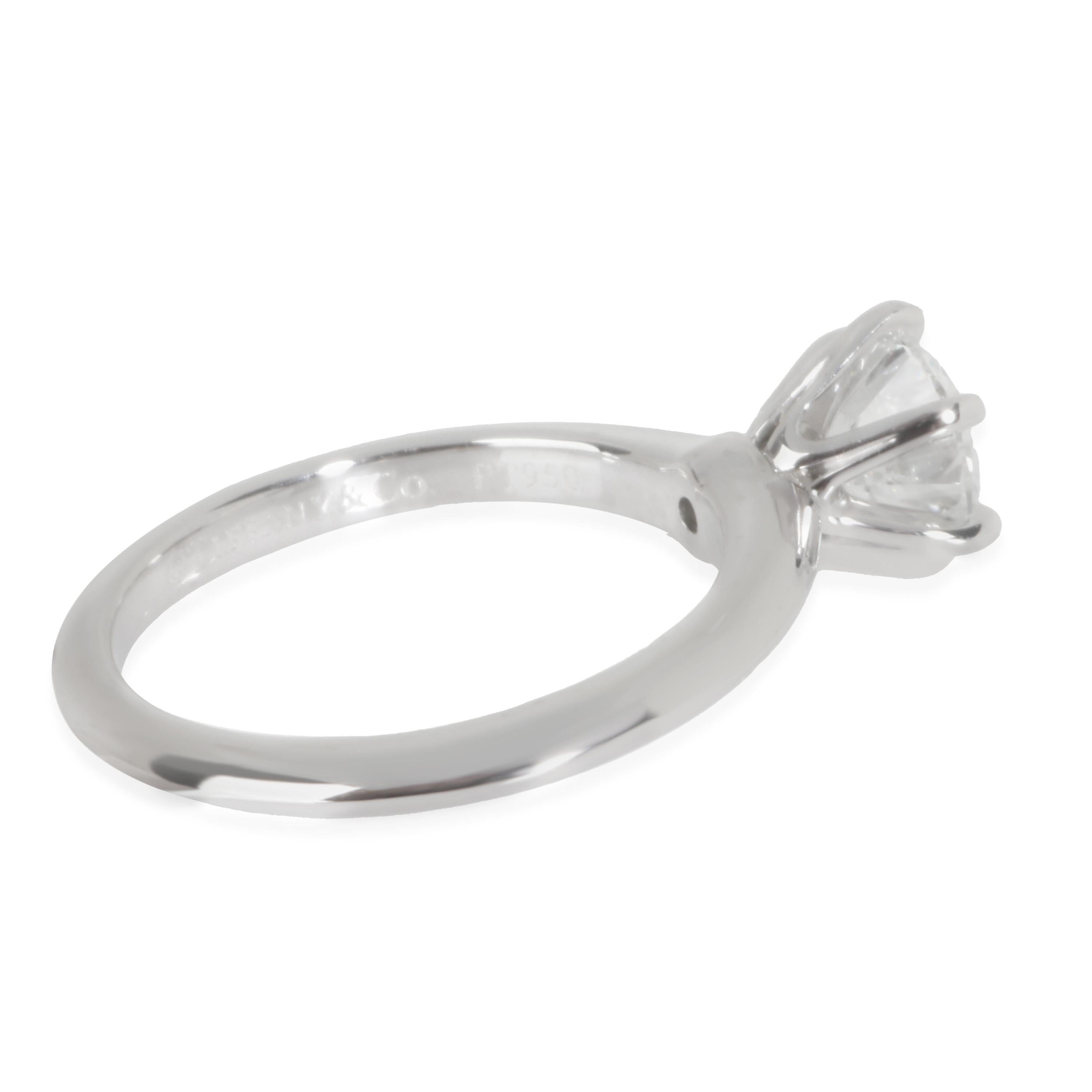 Tiffany & Co. Solitaire Engagement Ring in Platinum F VS2 1.00 CTW In Excellent Condition For Sale In New York, NY
