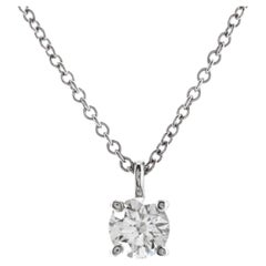 Tiffany & Co. Collier pendentif solitaire en platine avec diamants RBC de 0,30-0,39 carat
