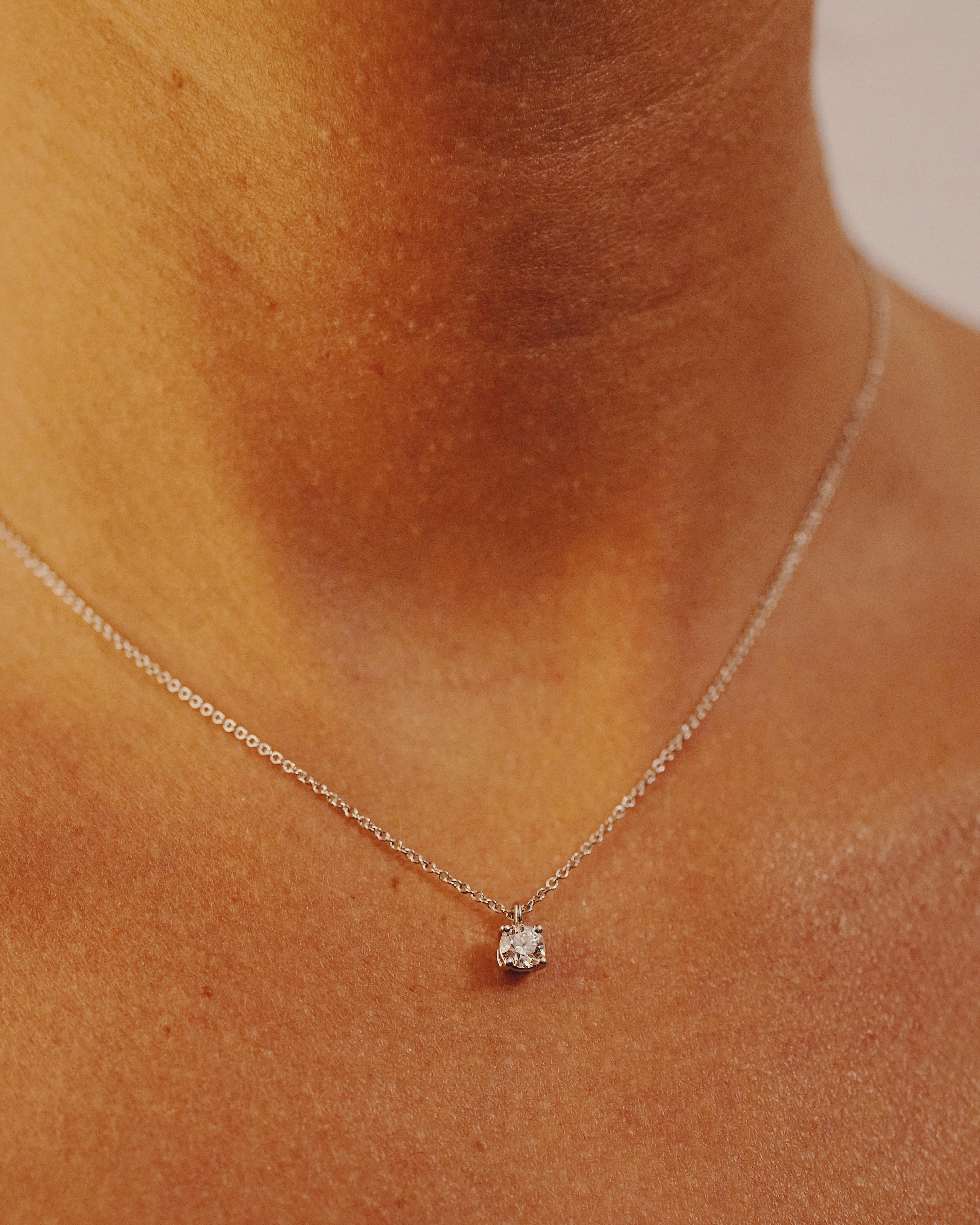 Tiffany & Co, Solitaire Platinum 0.28 Carat J/VS1 Diamond Necklace in vendita 5