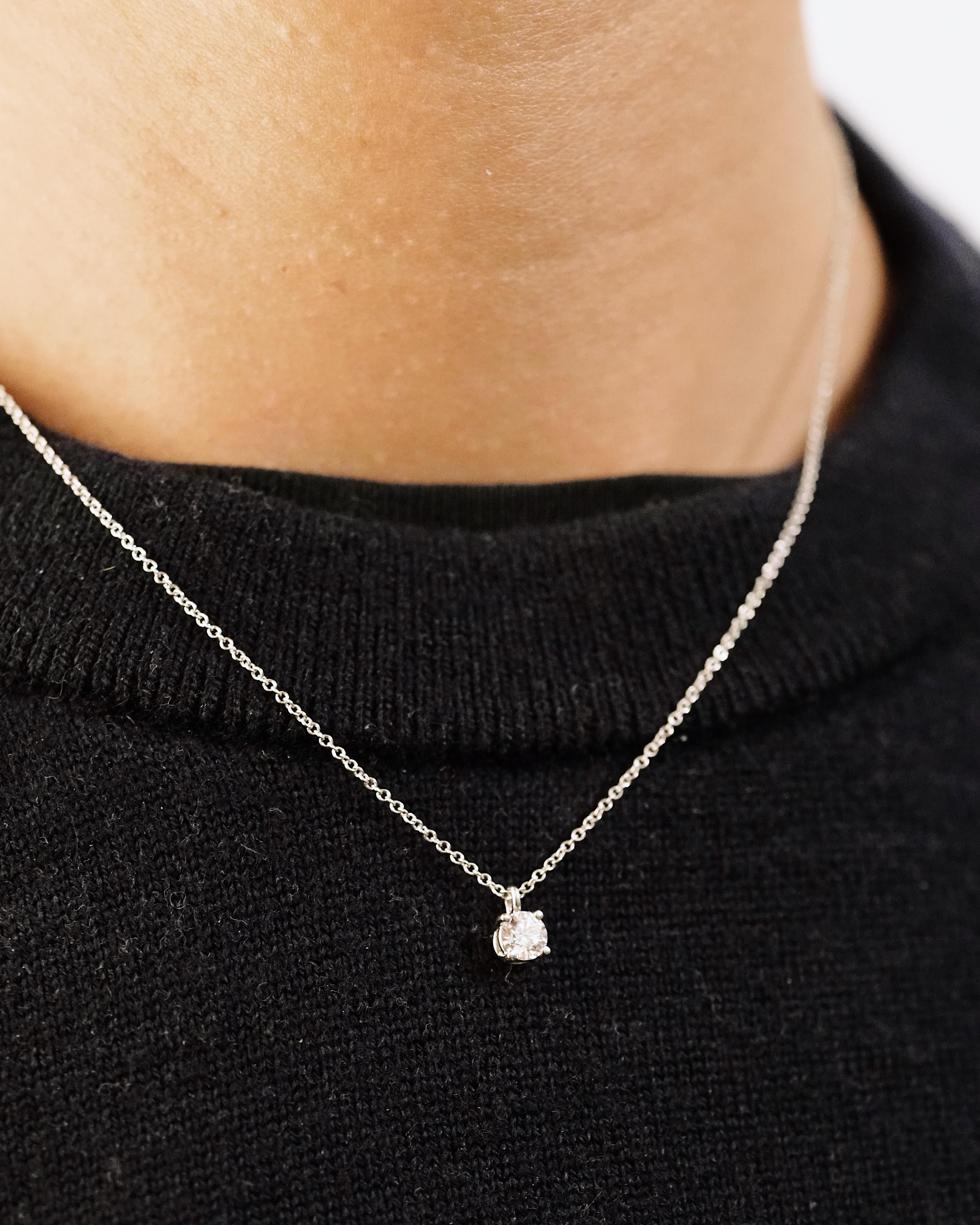 Contemporaneo Tiffany & Co, Solitaire Platinum 0.28 Carat J/VS1 Diamond Necklace in vendita