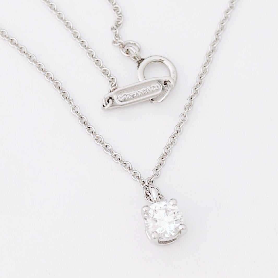 Tiffany & Co, Solitaire Platinum 0.28 Carat J/VS1 Diamond Necklace in vendita 1