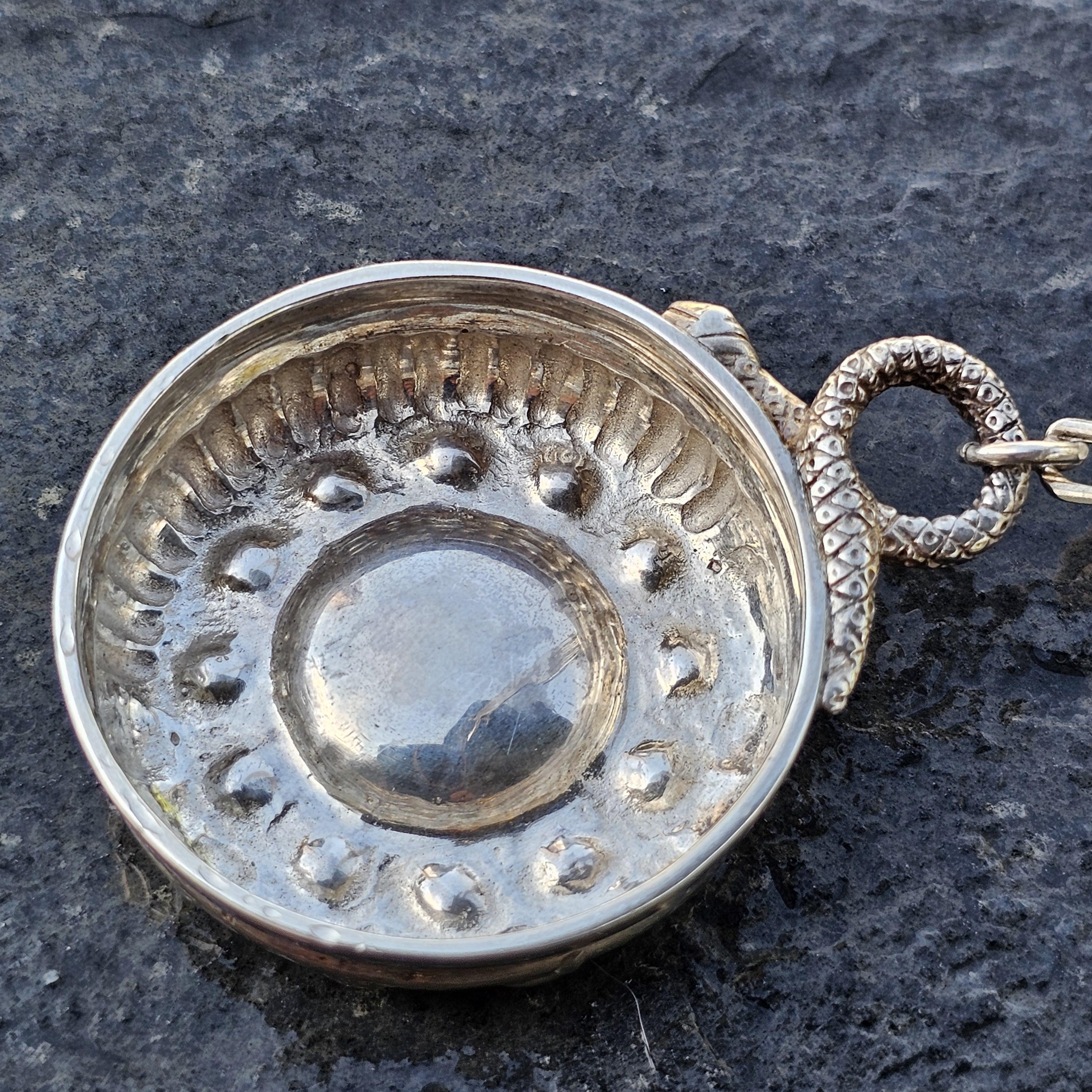 Tiffany & Co. Collana con ciondolo a forma di coppa per degustazione di vino in argento sterling A. Silver in vendita 2